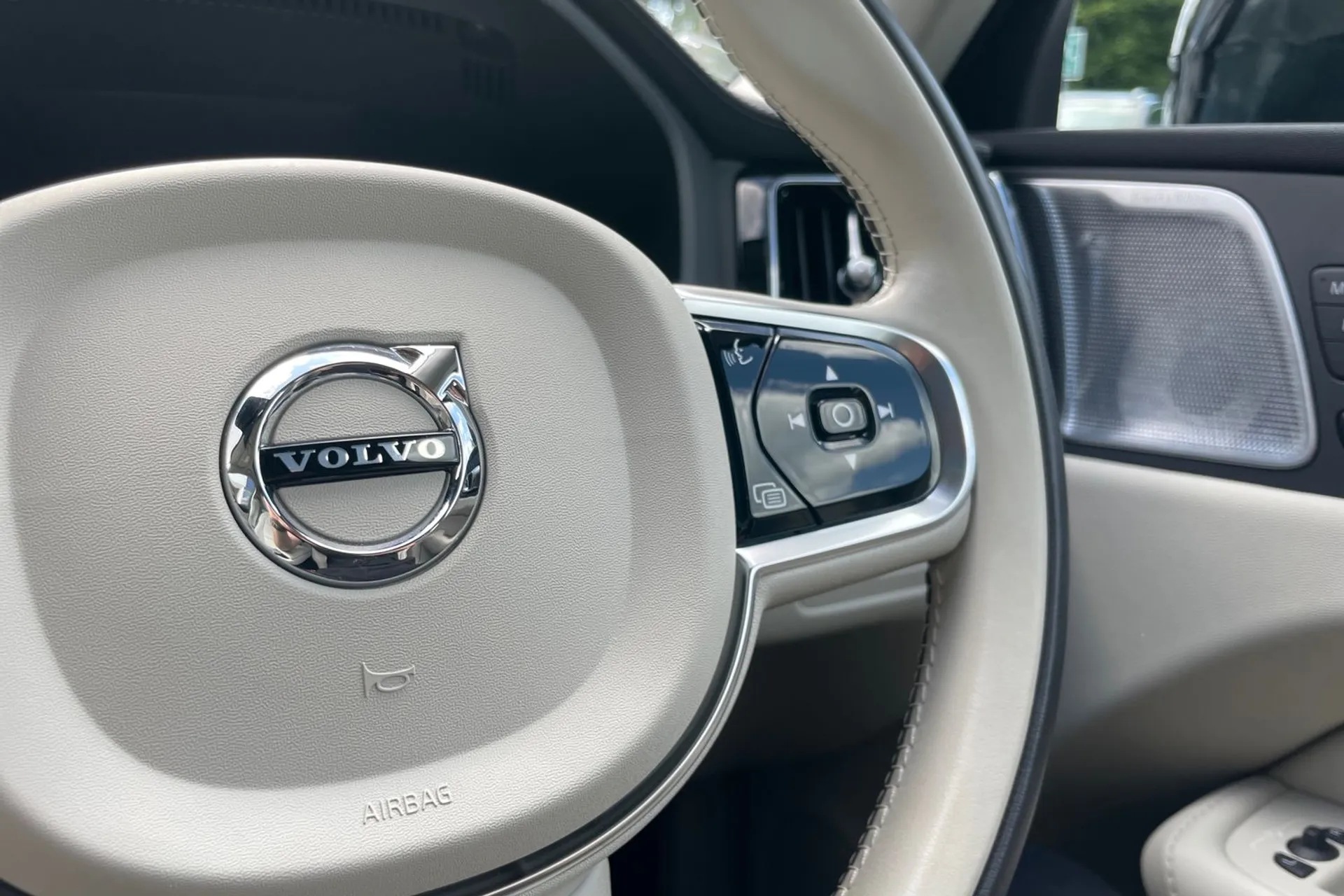Volvo XC60 thumbnail image number 36