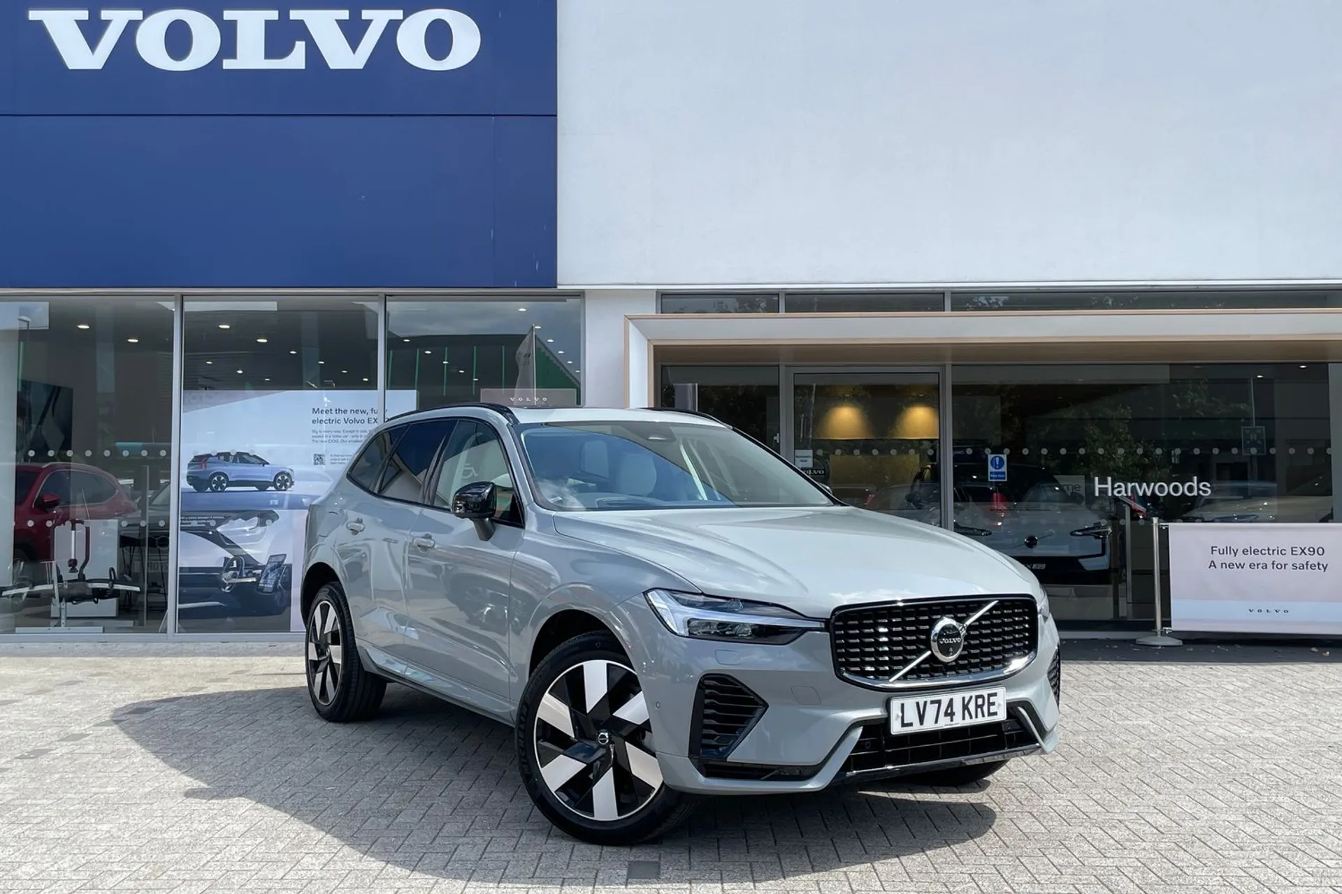 Volvo XC60 focused image