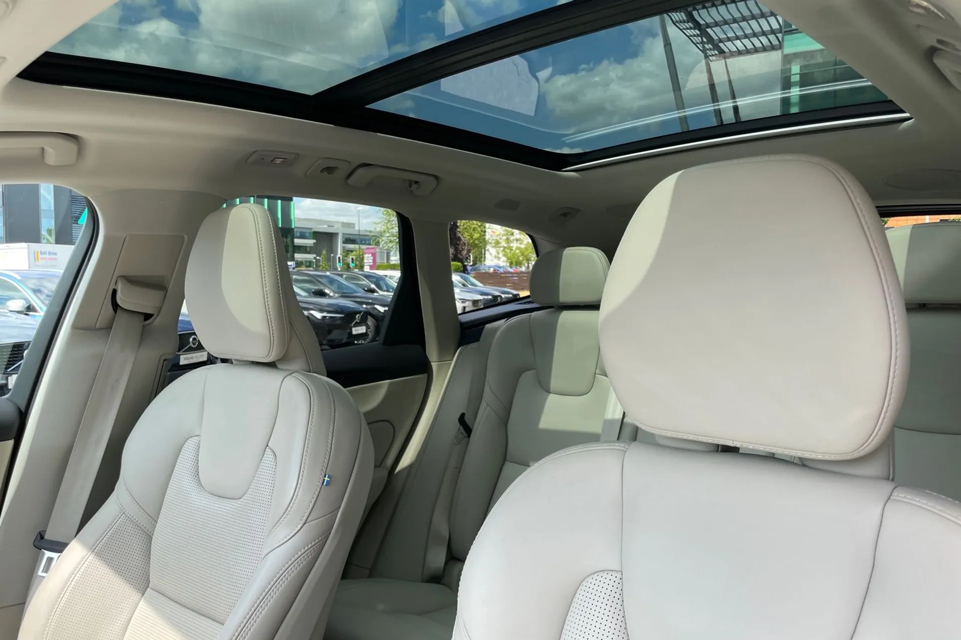 Volvo XC60 thumbnail image number 28
