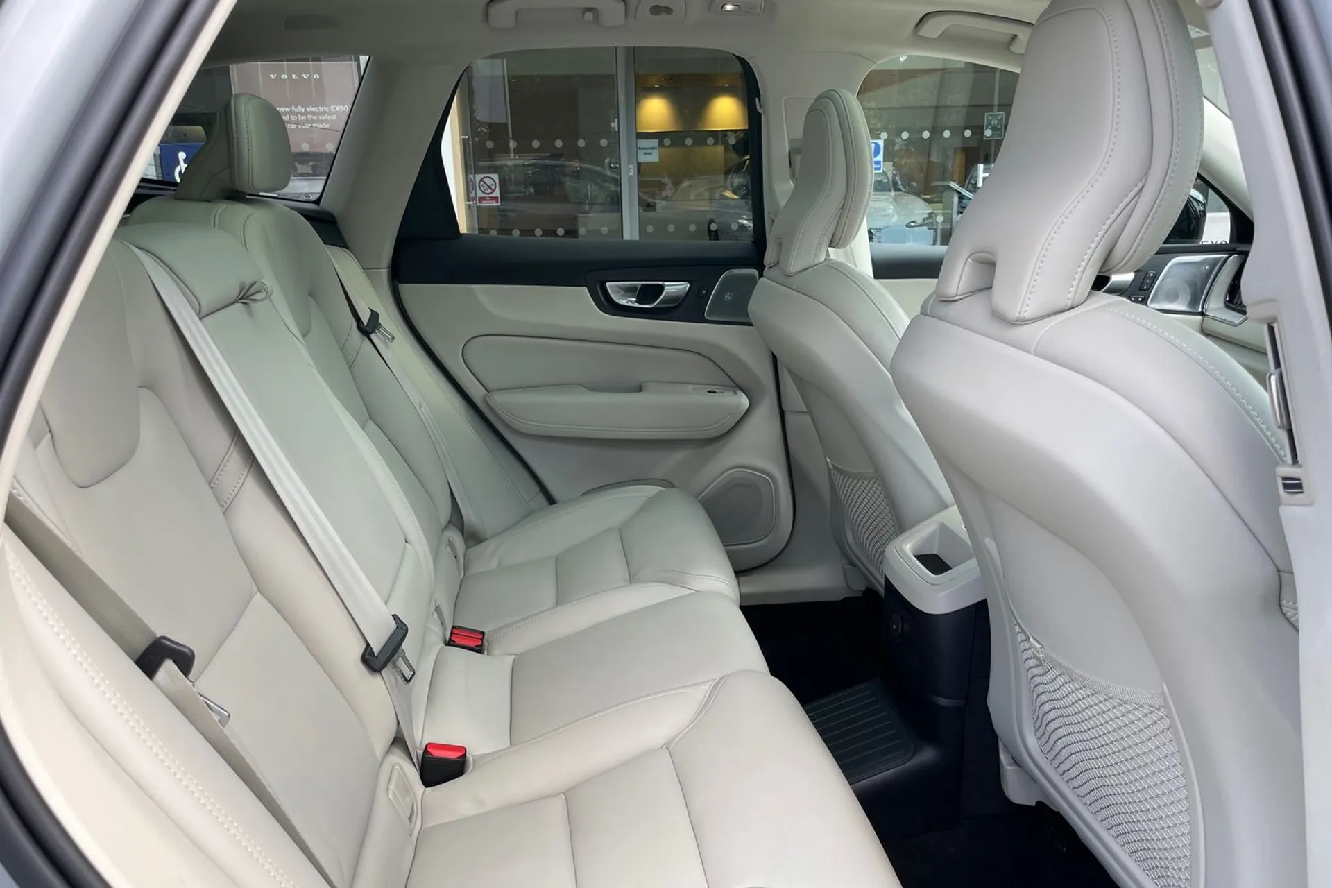 Volvo XC60 thumbnail image number 22
