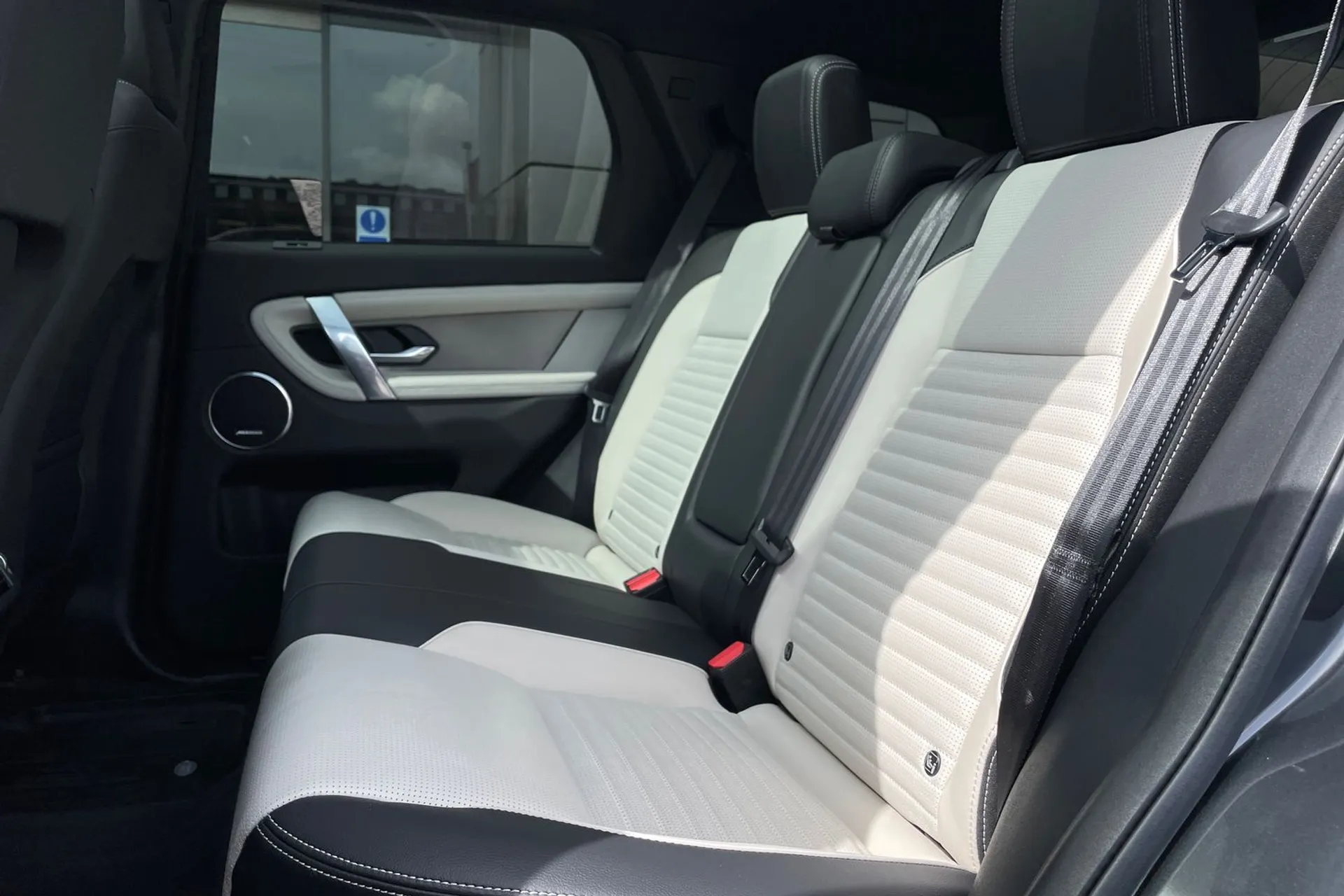 LAND ROVER DISCOVERY SPORT thumbnail image number 37