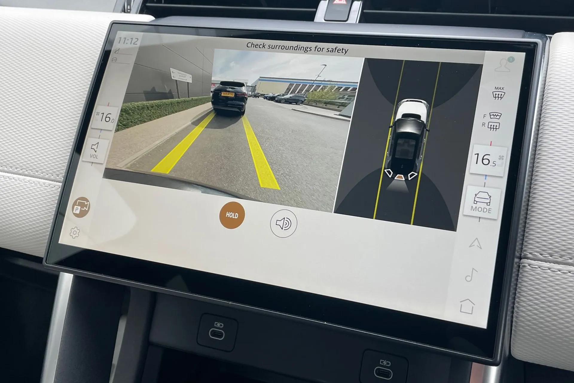 LAND ROVER DISCOVERY SPORT thumbnail image number 3