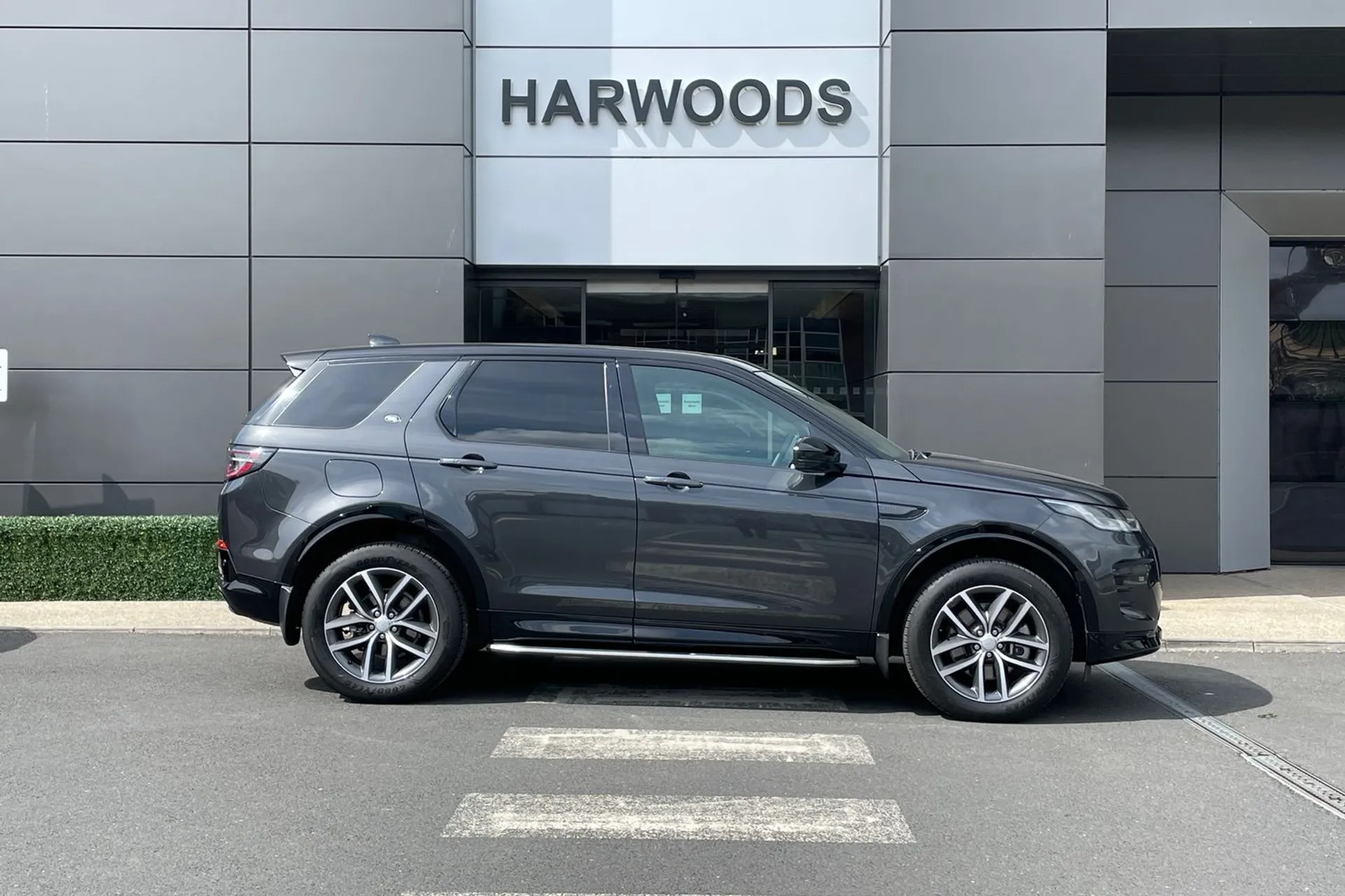 LAND ROVER DISCOVERY SPORT thumbnail image number 2