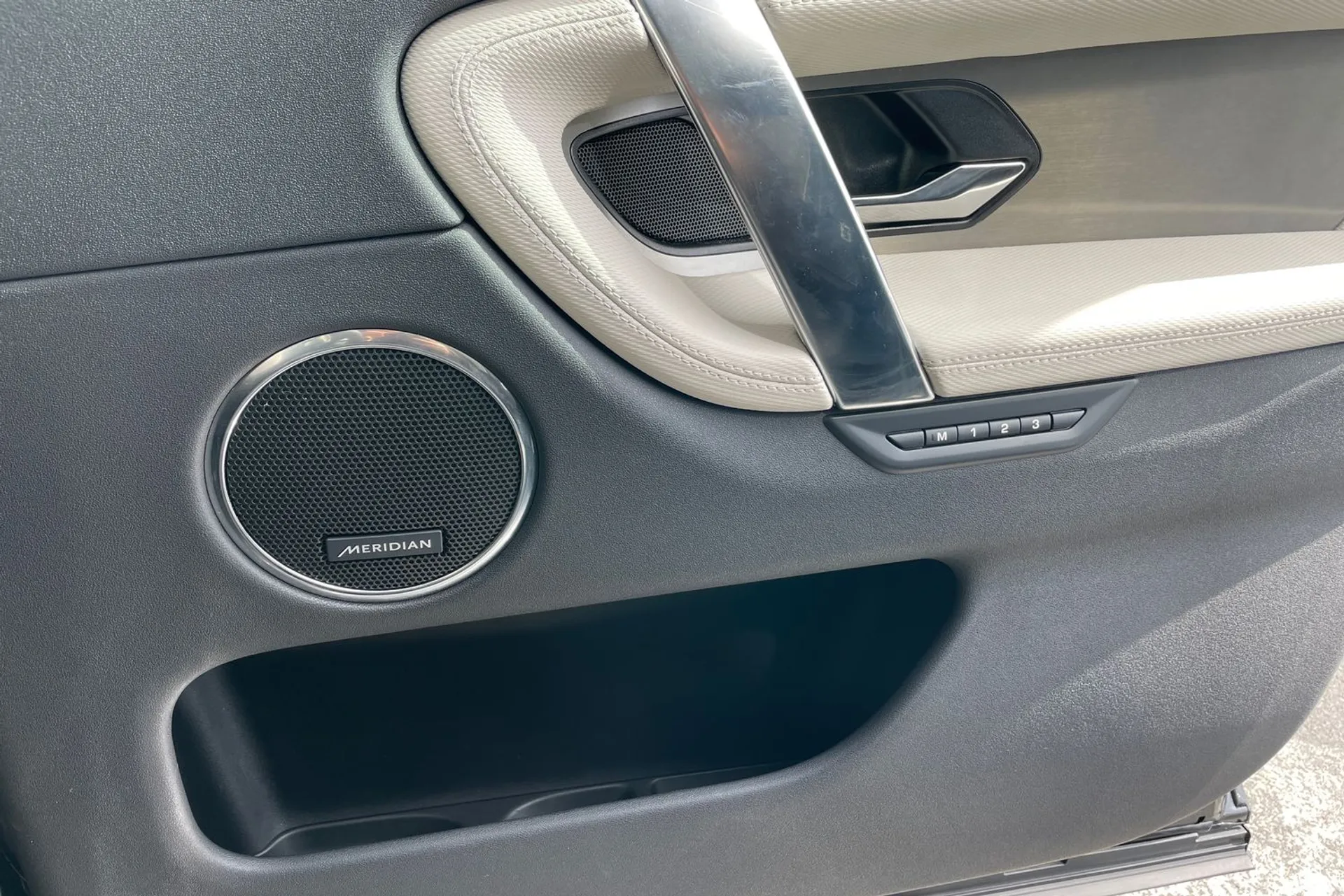 LAND ROVER DISCOVERY SPORT thumbnail image number 48
