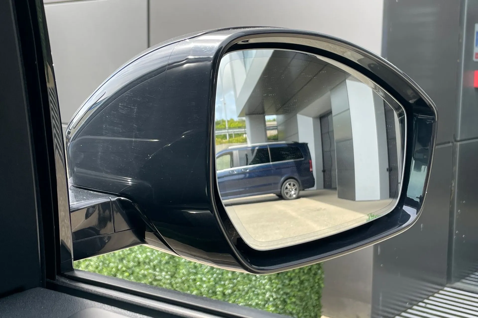 LAND ROVER DISCOVERY SPORT thumbnail image number 7