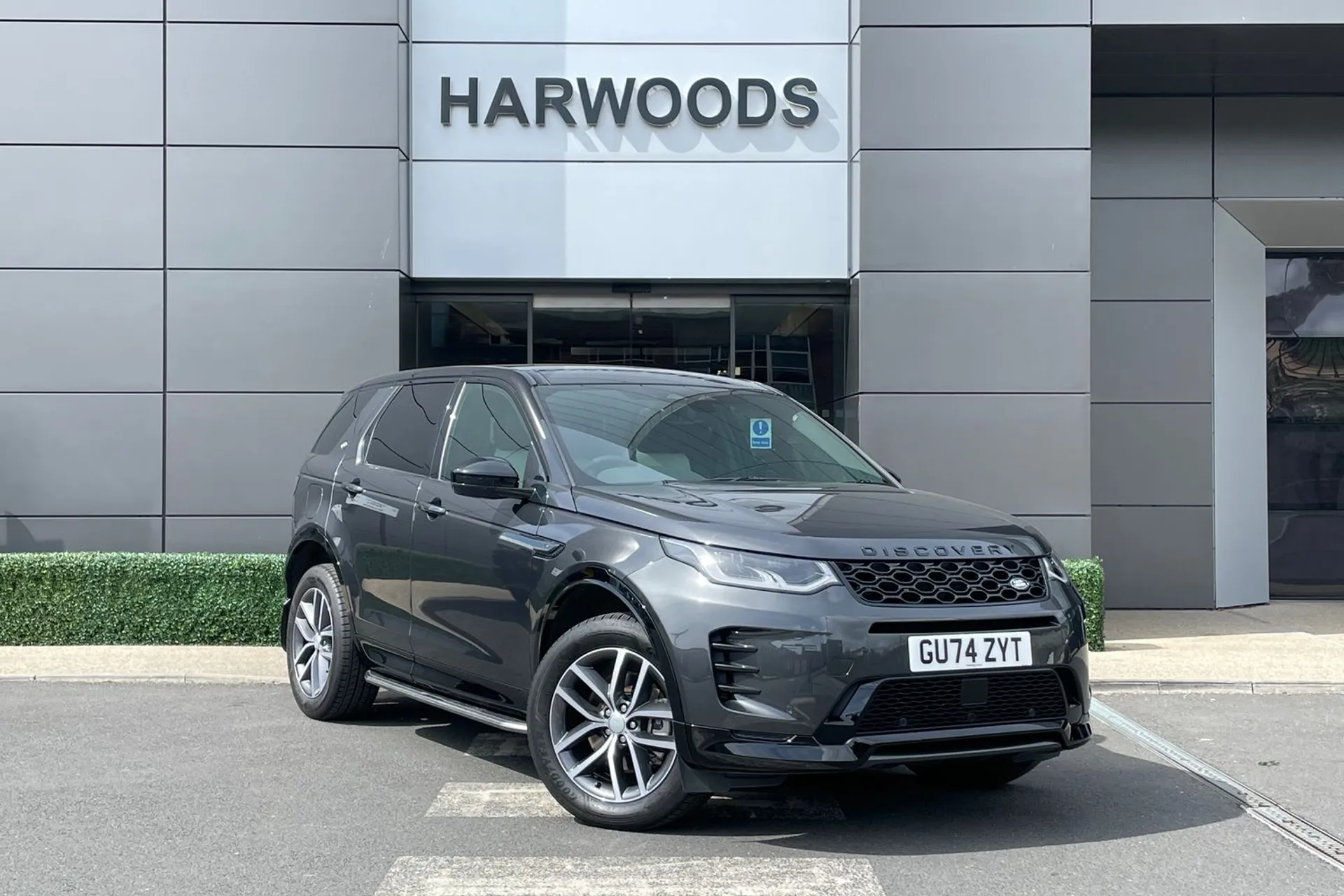 LAND ROVER DISCOVERY SPORT focused image