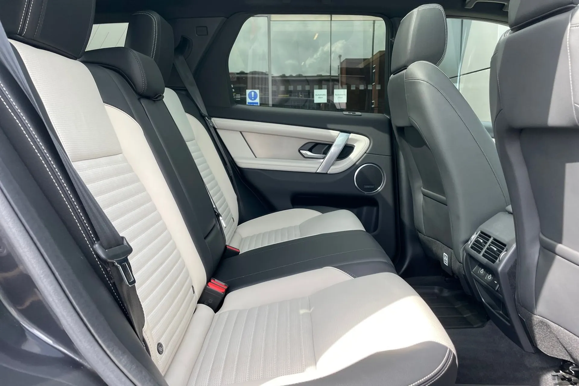 LAND ROVER DISCOVERY SPORT thumbnail image number 18