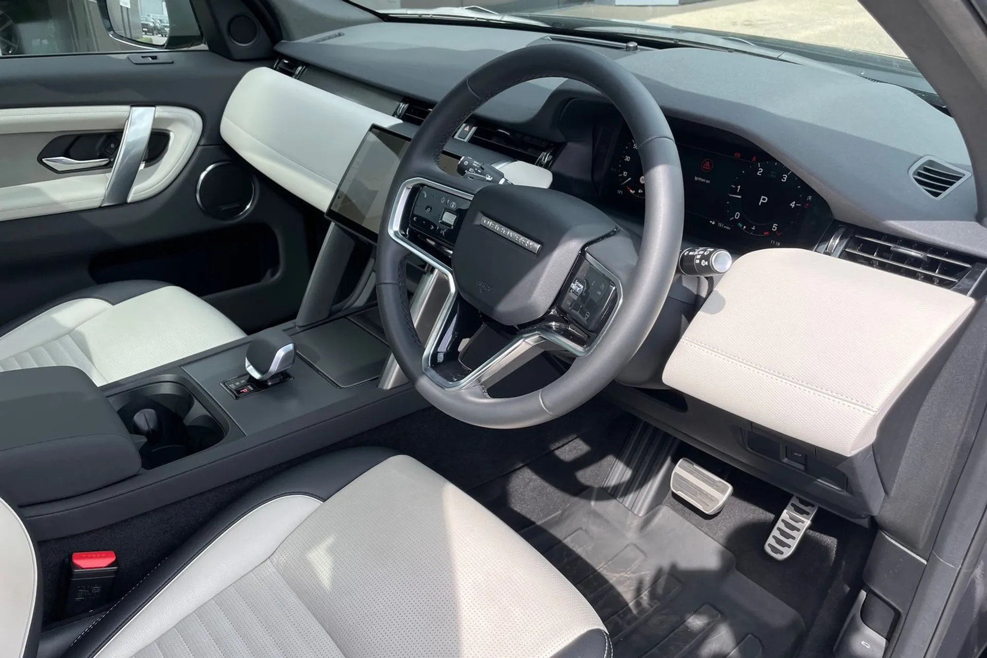 LAND ROVER DISCOVERY SPORT thumbnail image number 15