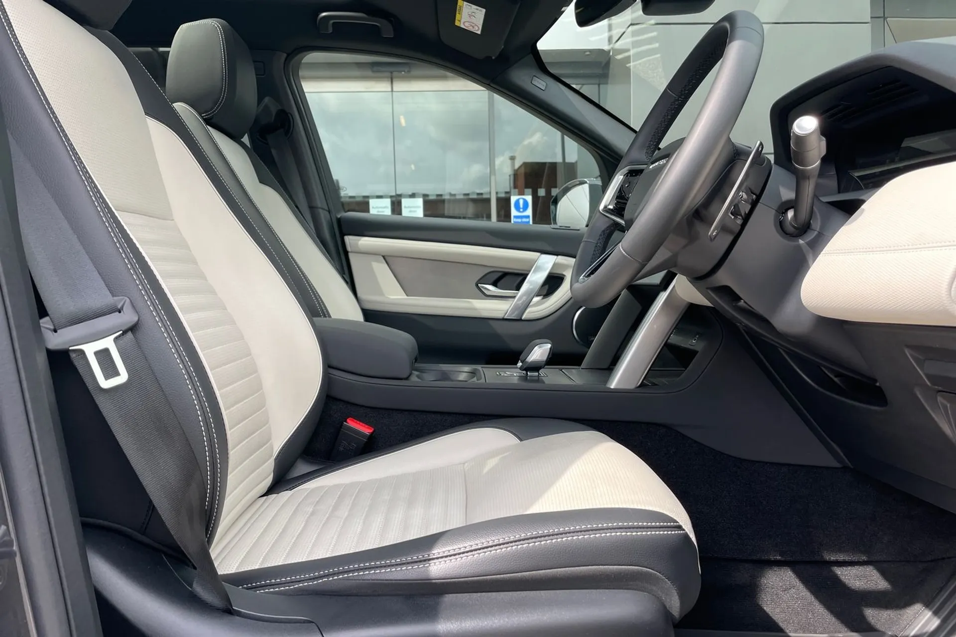 LAND ROVER DISCOVERY SPORT thumbnail image number 16
