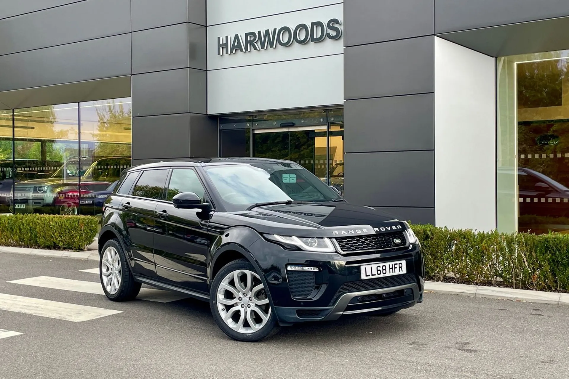 LAND ROVER RANGE ROVER EVOQUE focused image