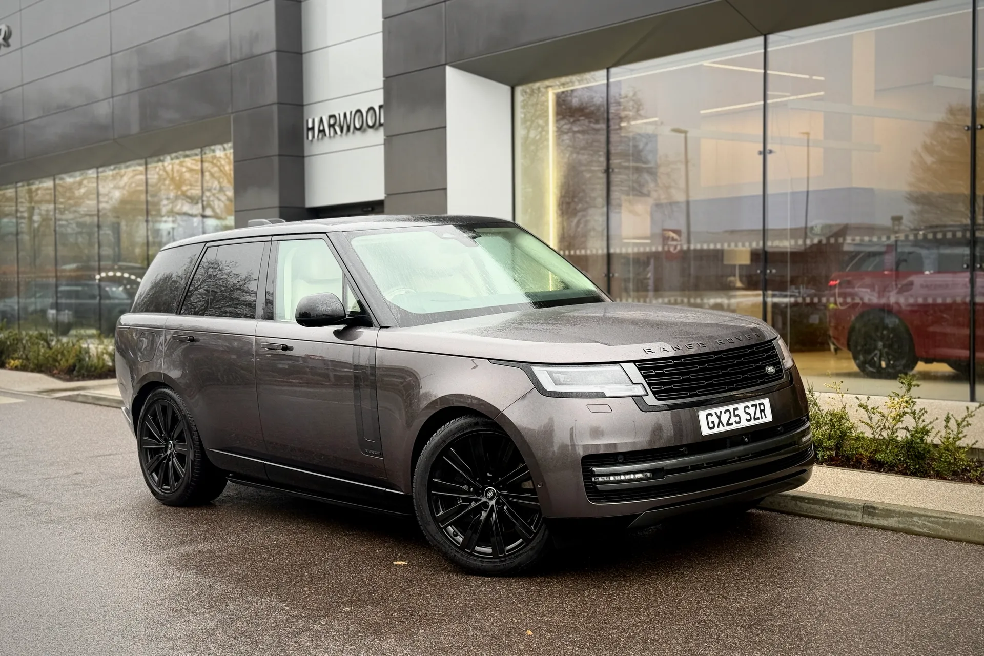 LAND ROVER RANGE ROVER focused image