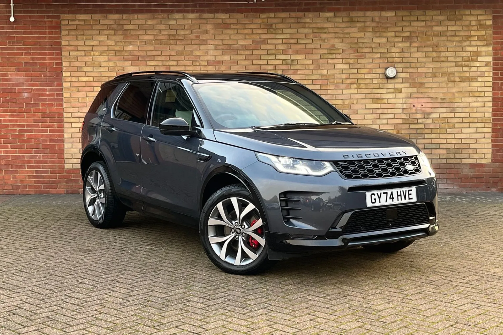 LAND ROVER DISCOVERY SPORT focused image