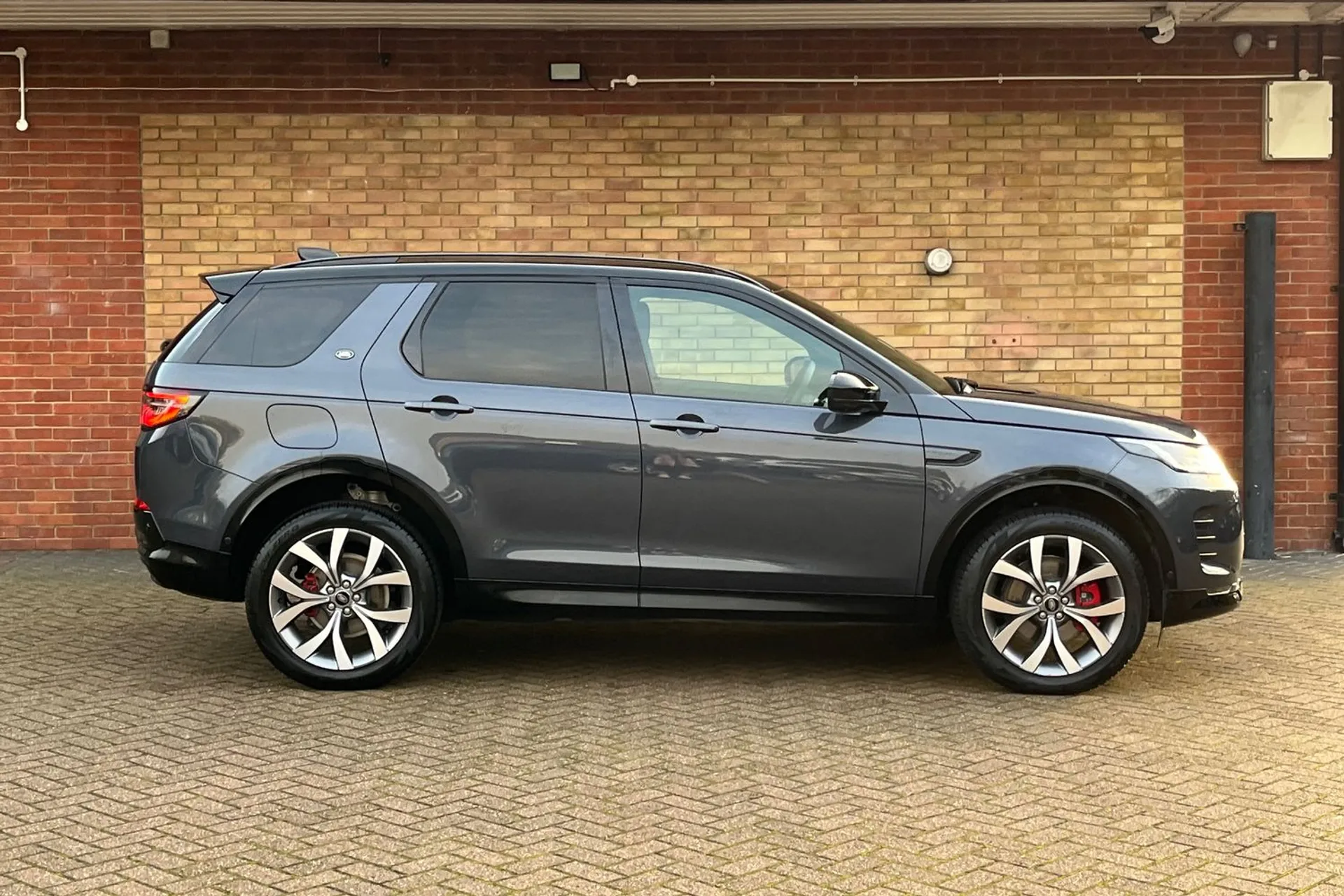 LAND ROVER DISCOVERY SPORT thumbnail image number 2