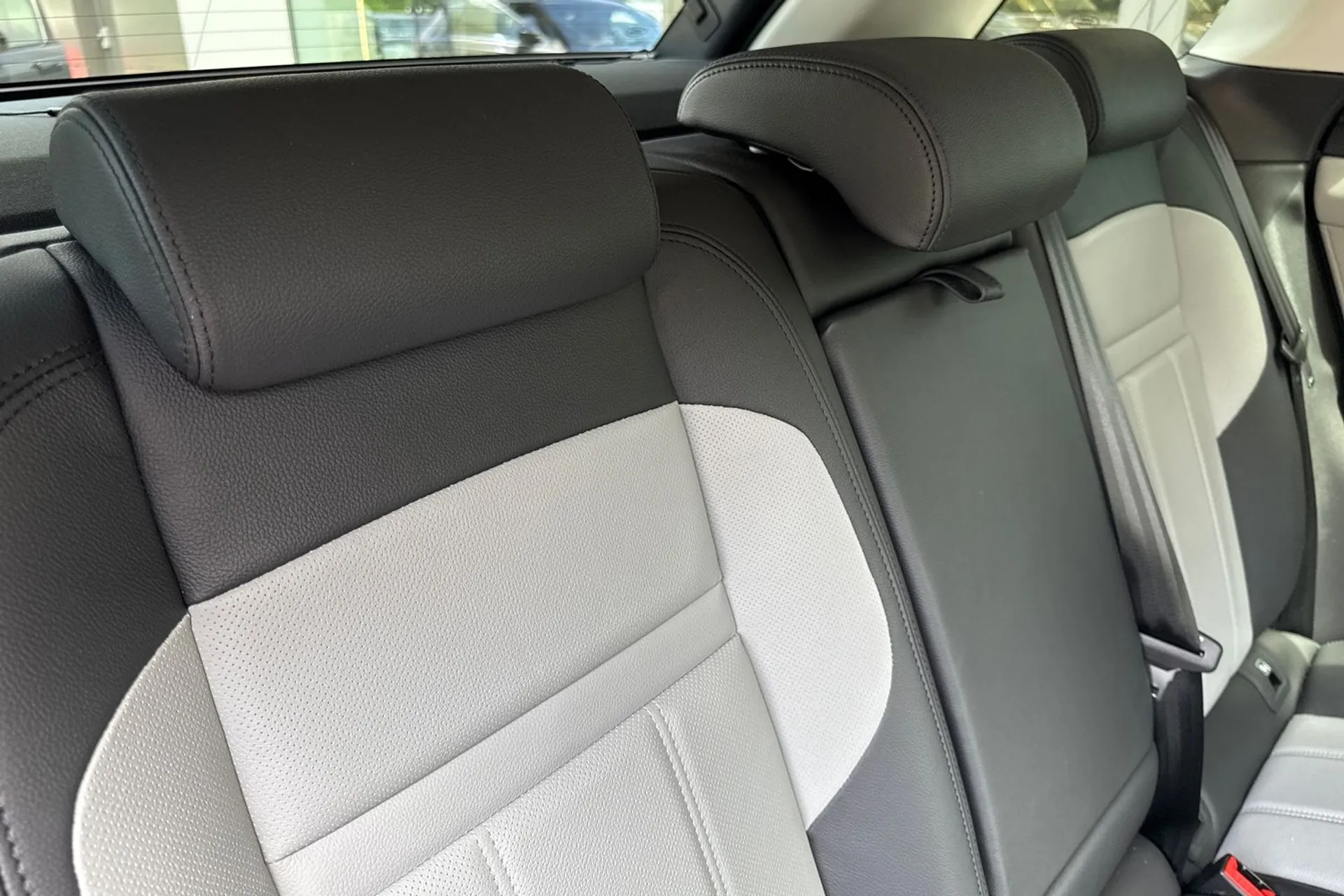 LAND ROVER RANGE ROVER EVOQUE thumbnail image number 32