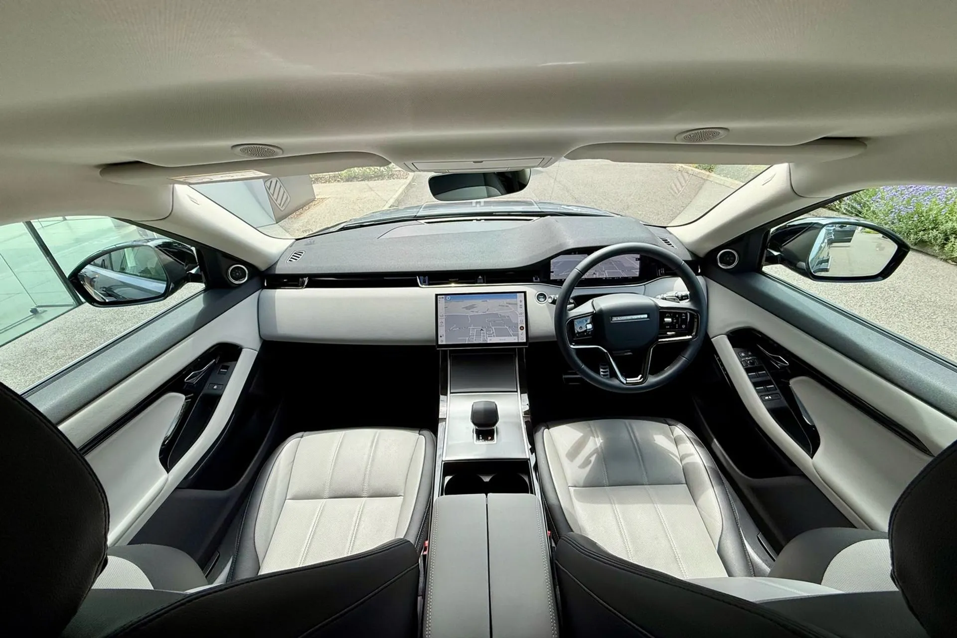 LAND ROVER RANGE ROVER EVOQUE thumbnail image number 3