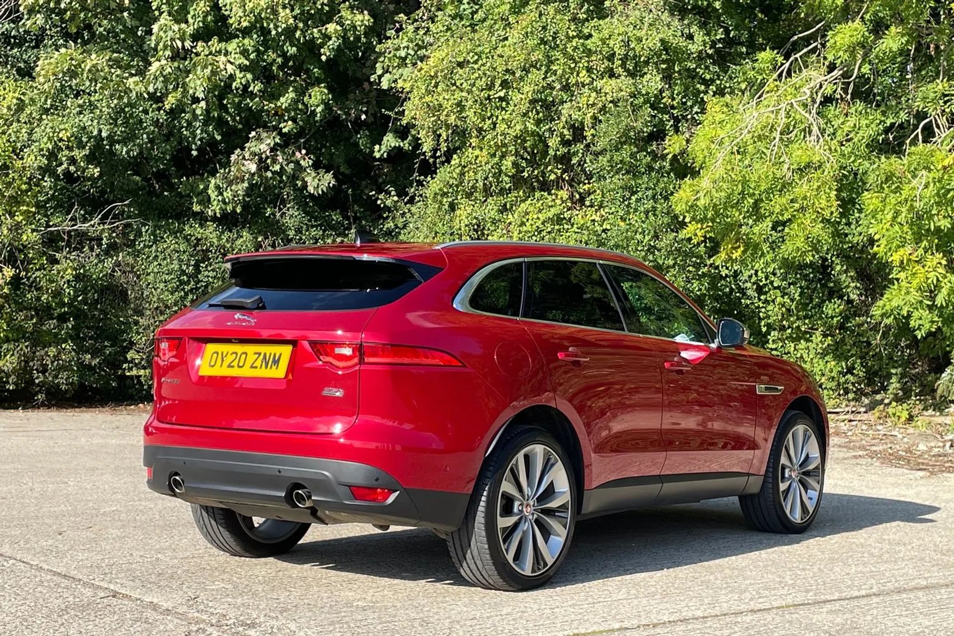 Jaguar F-PACE thumbnail image number 6