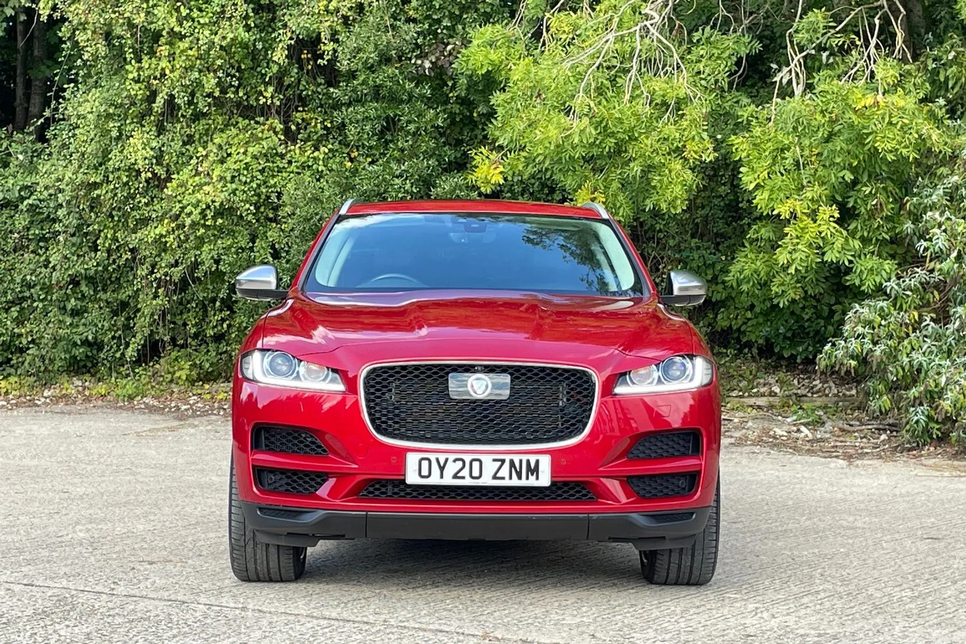 Jaguar F-PACE thumbnail image number 11