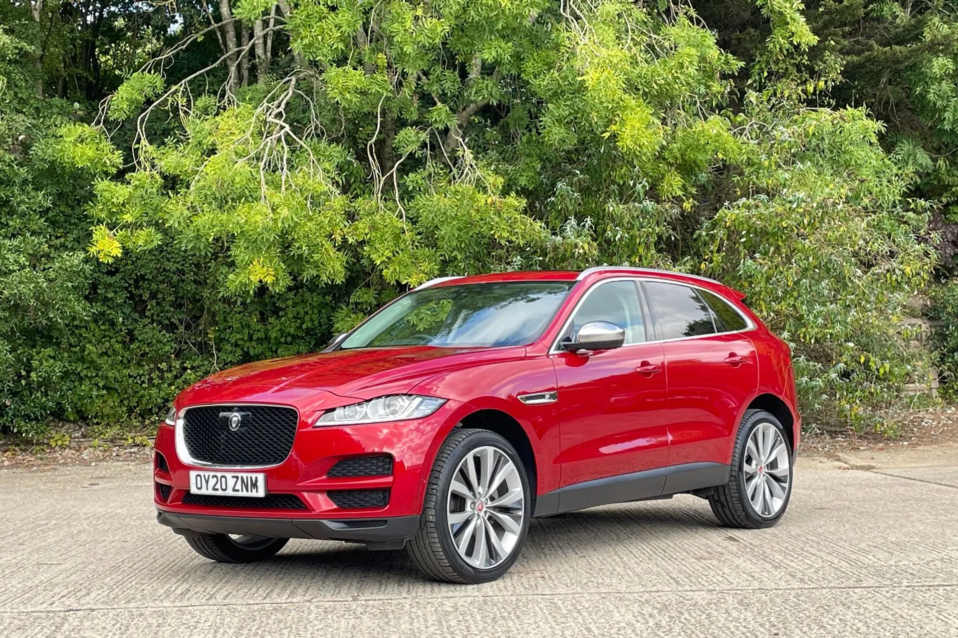 Jaguar F-PACE thumbnail image number 10