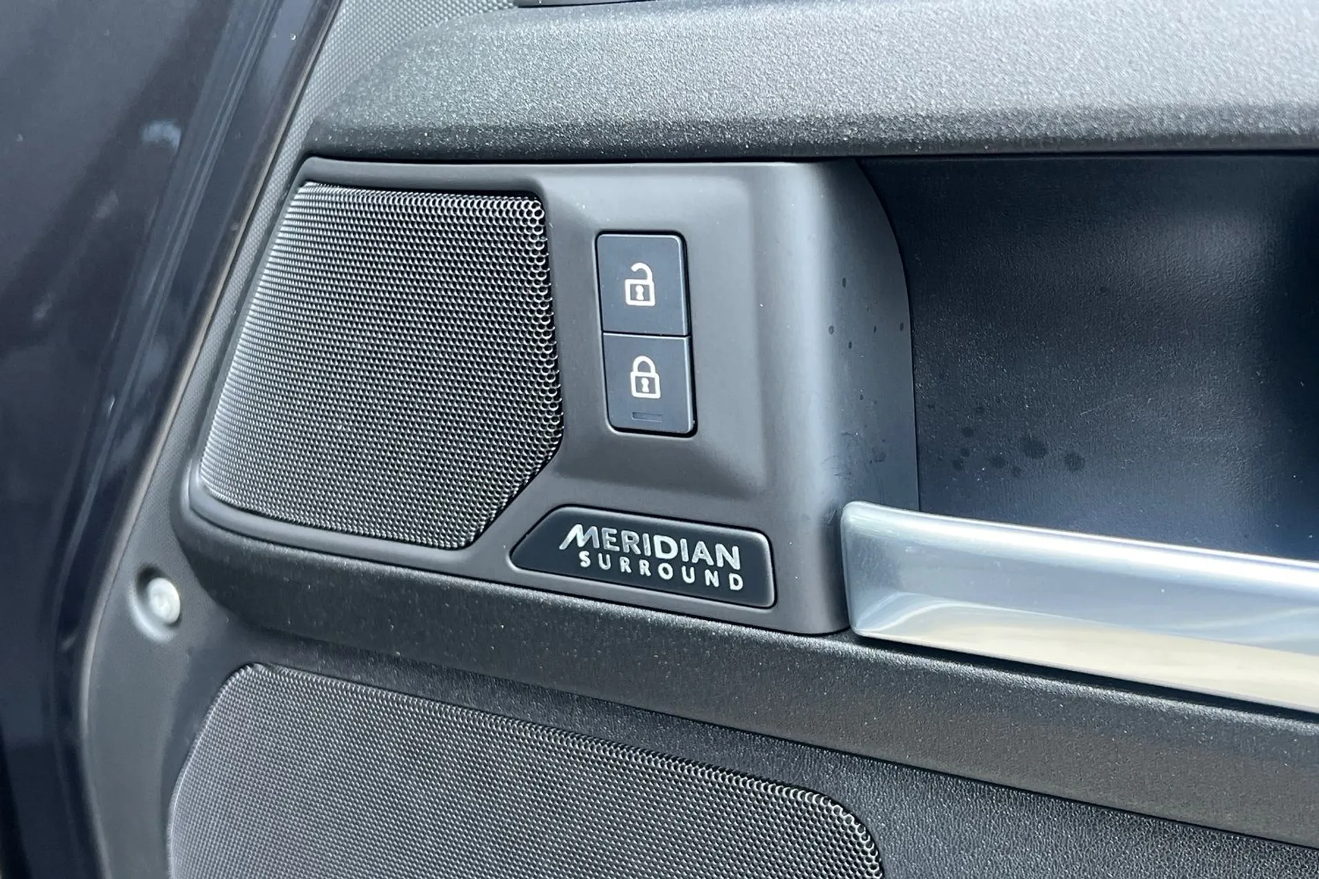 LAND ROVER Defender 130 thumbnail image number 12