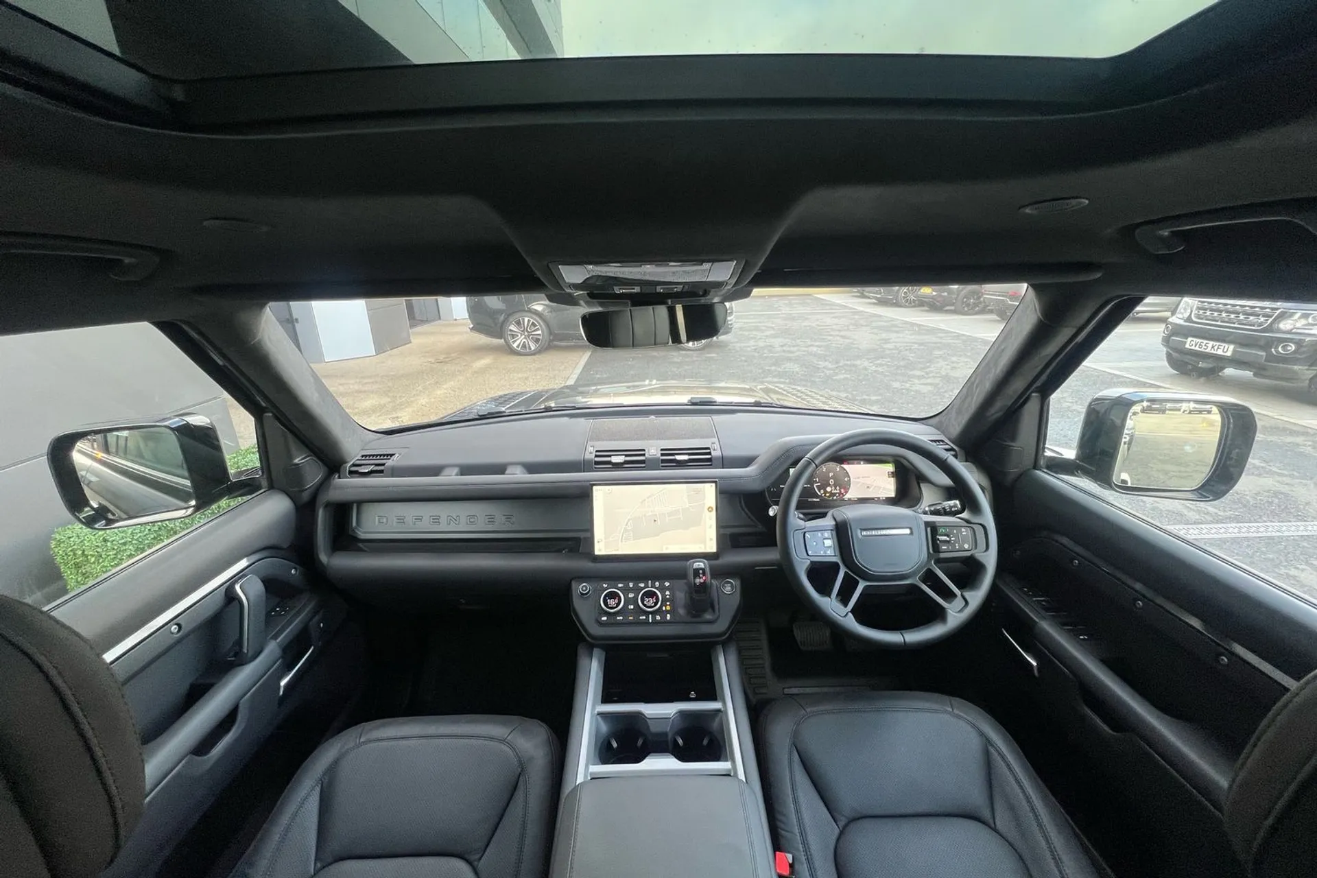 LAND ROVER Defender 130 thumbnail image number 4