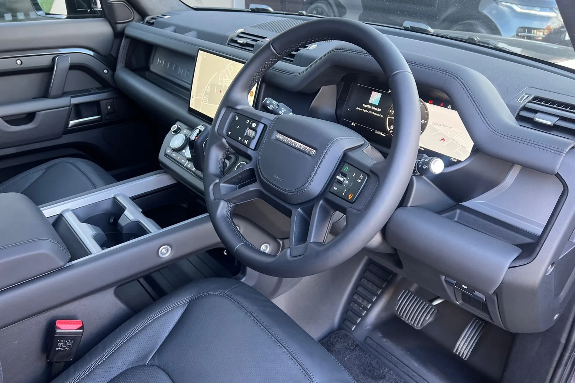 LAND ROVER Defender 130 thumbnail image number 38