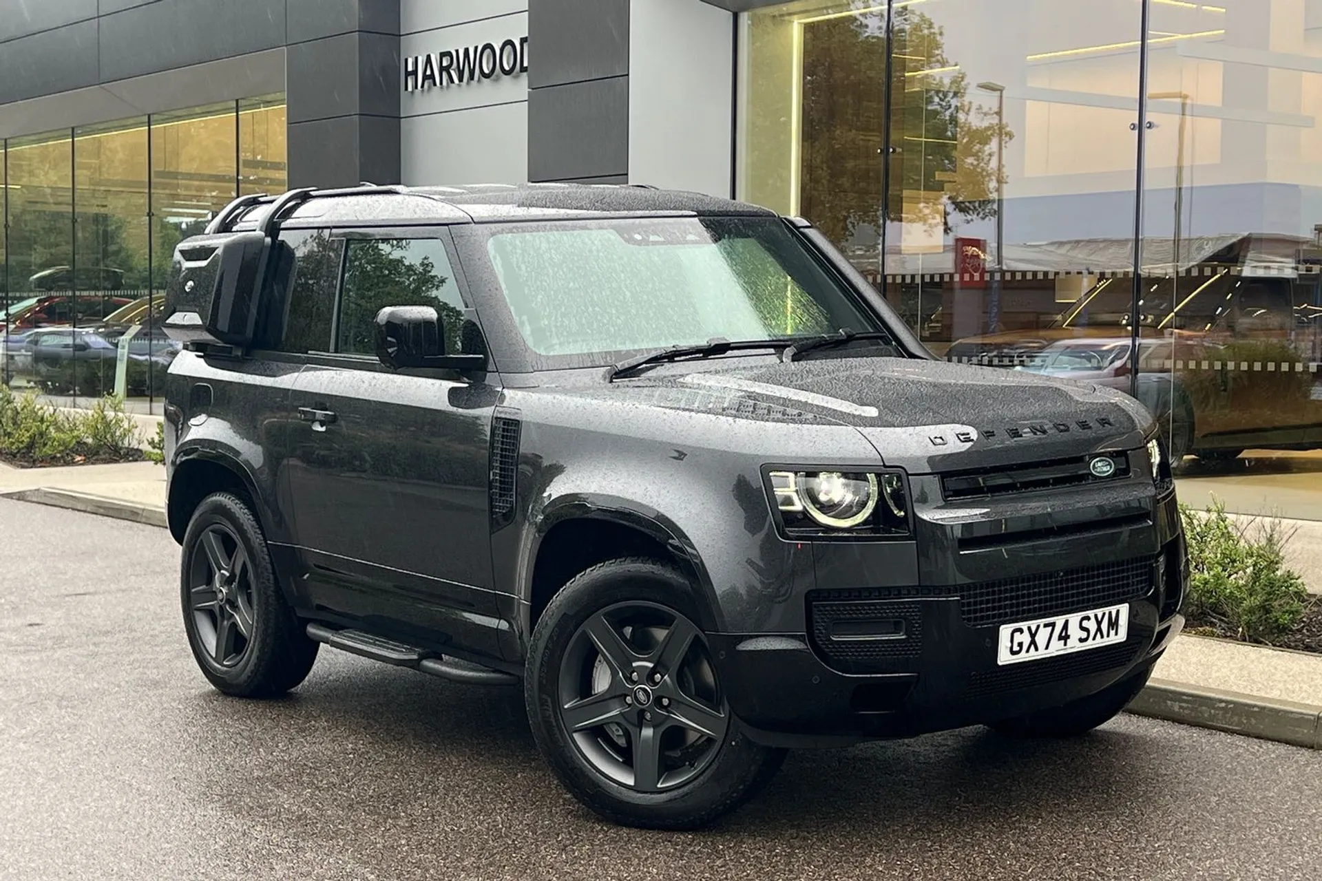 LAND ROVER DEFENDER focused image