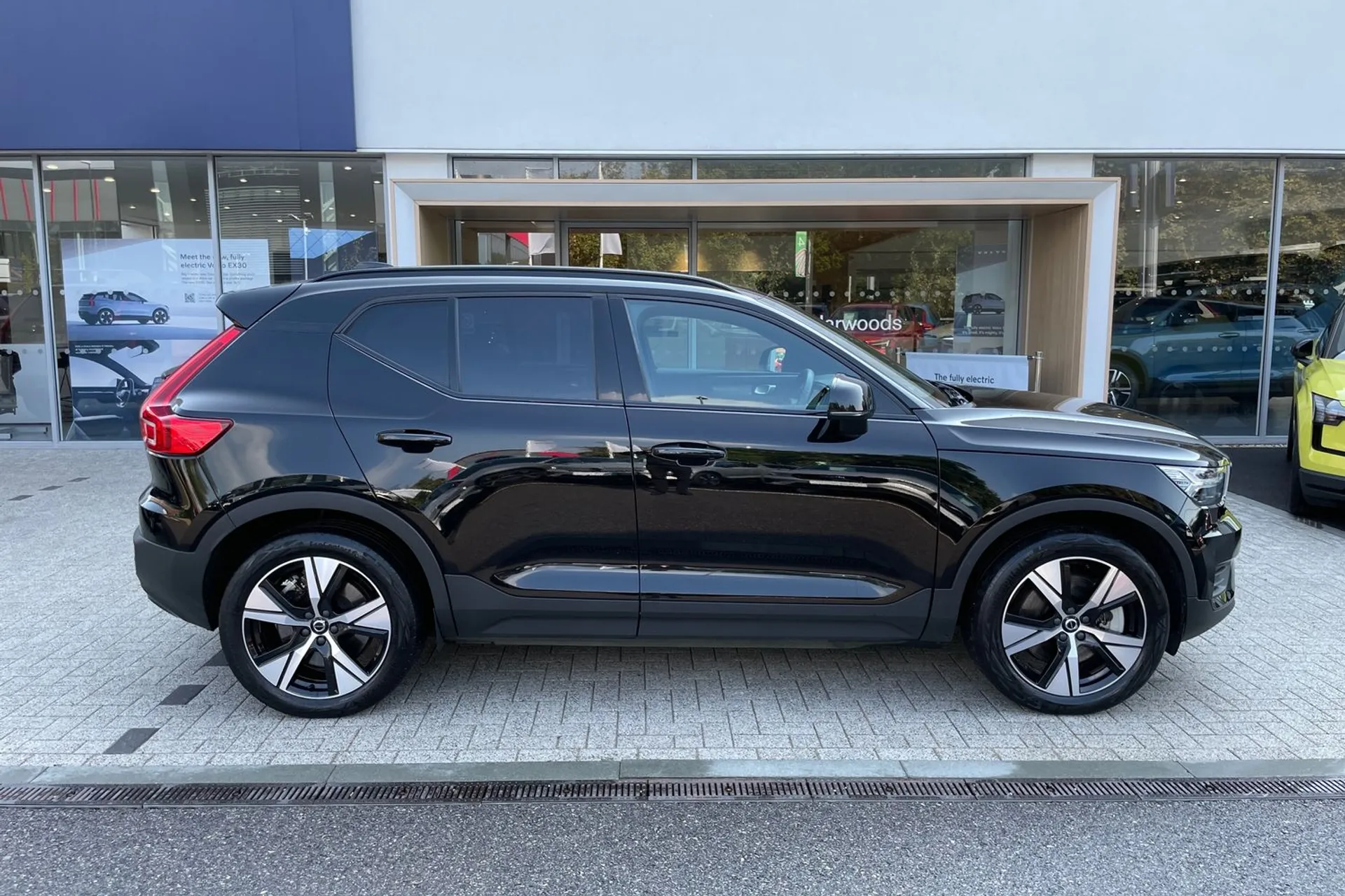 Volvo XC40 thumbnail image number 2