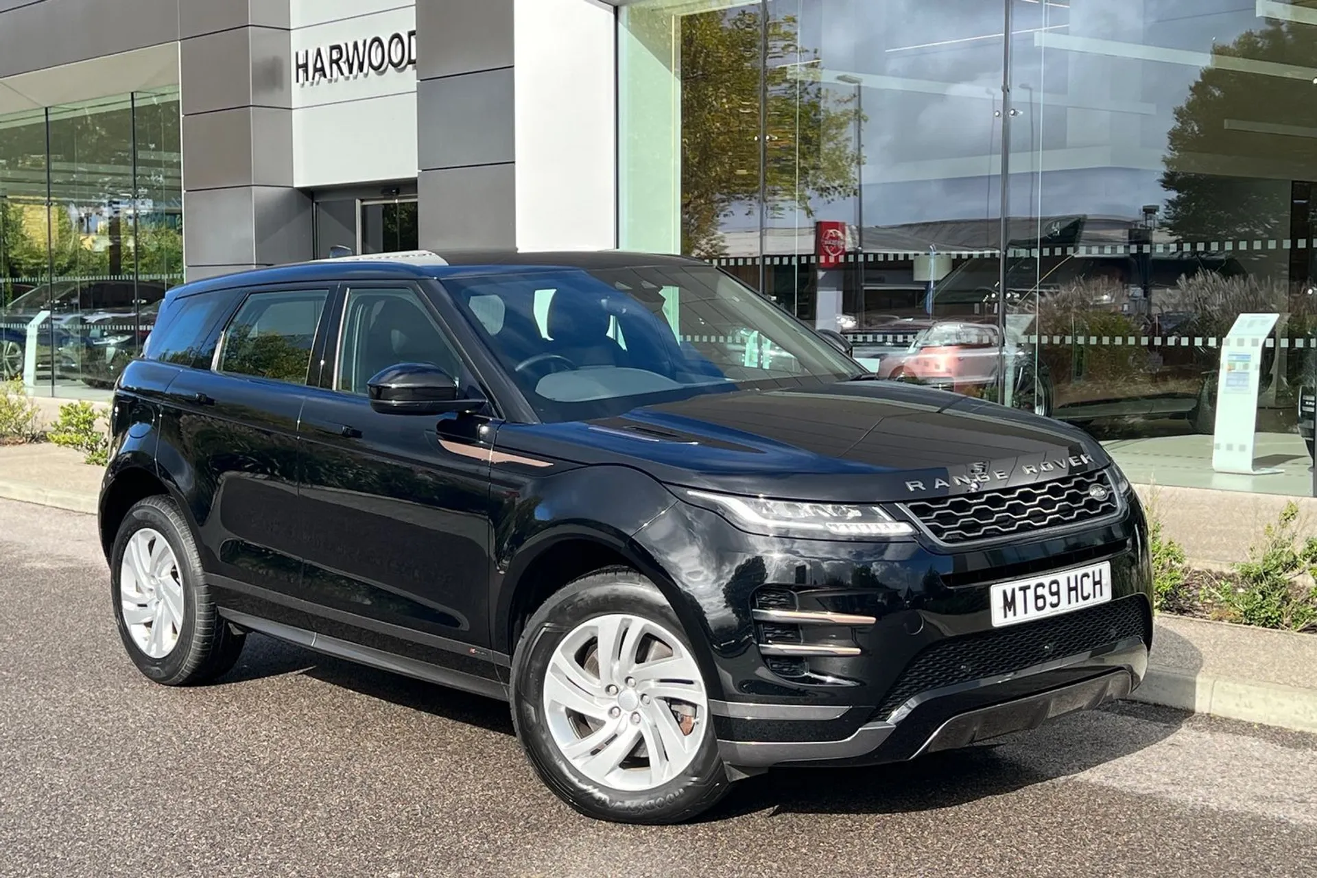 LAND ROVER RANGE ROVER EVOQUE focused image