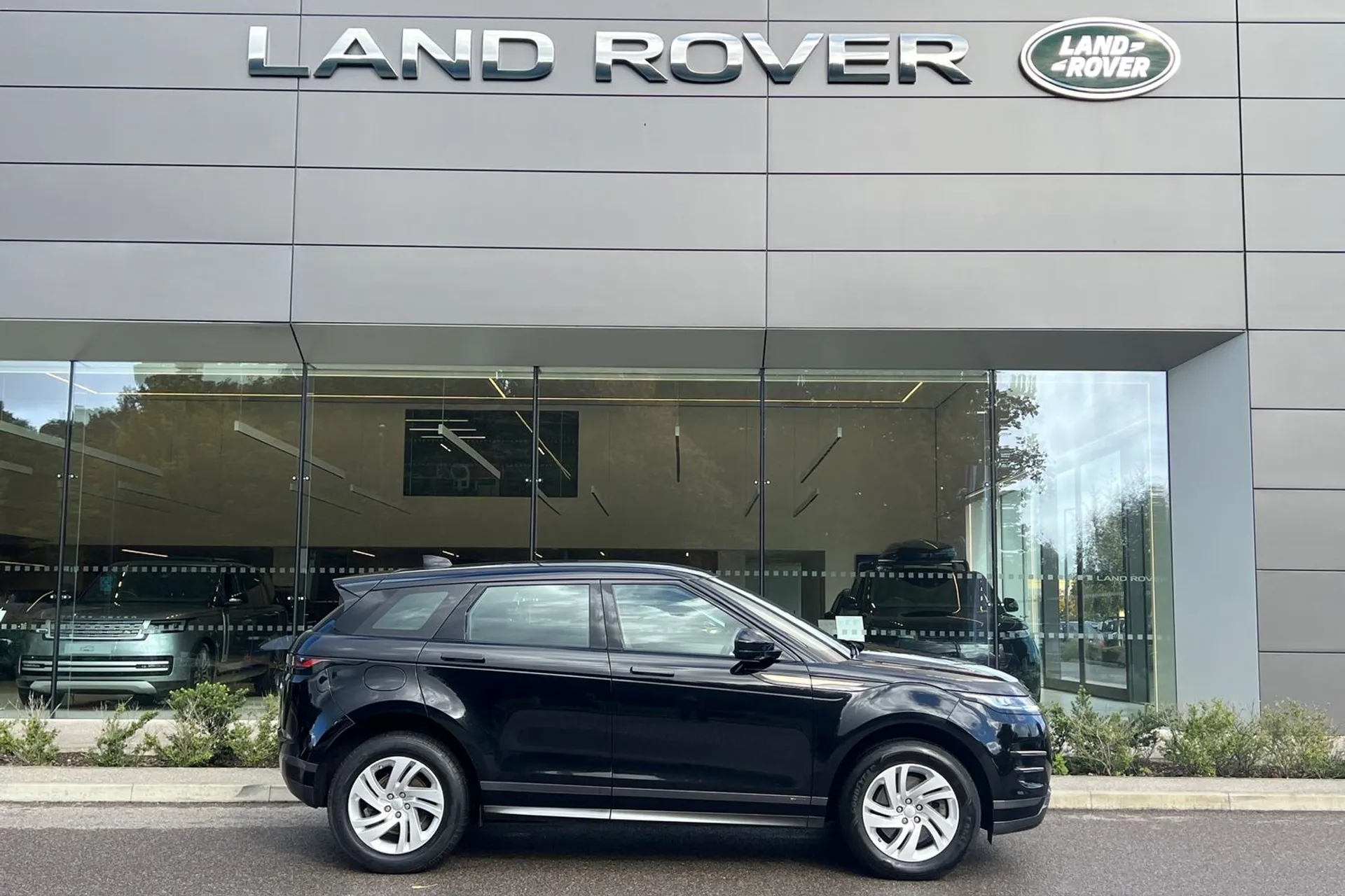 LAND ROVER RANGE ROVER EVOQUE thumbnail image number 2