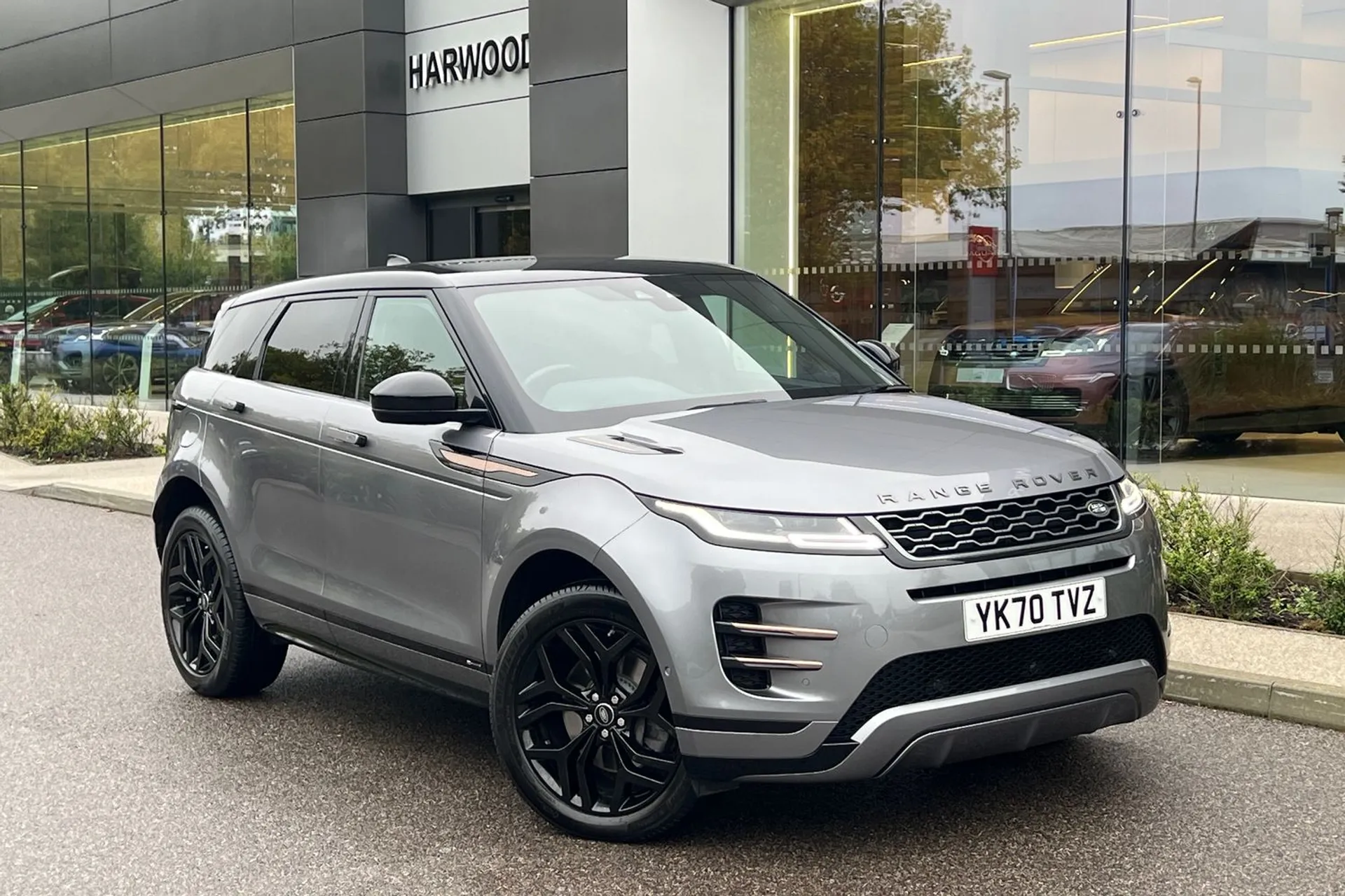 LAND ROVER RANGE ROVER EVOQUE focused image