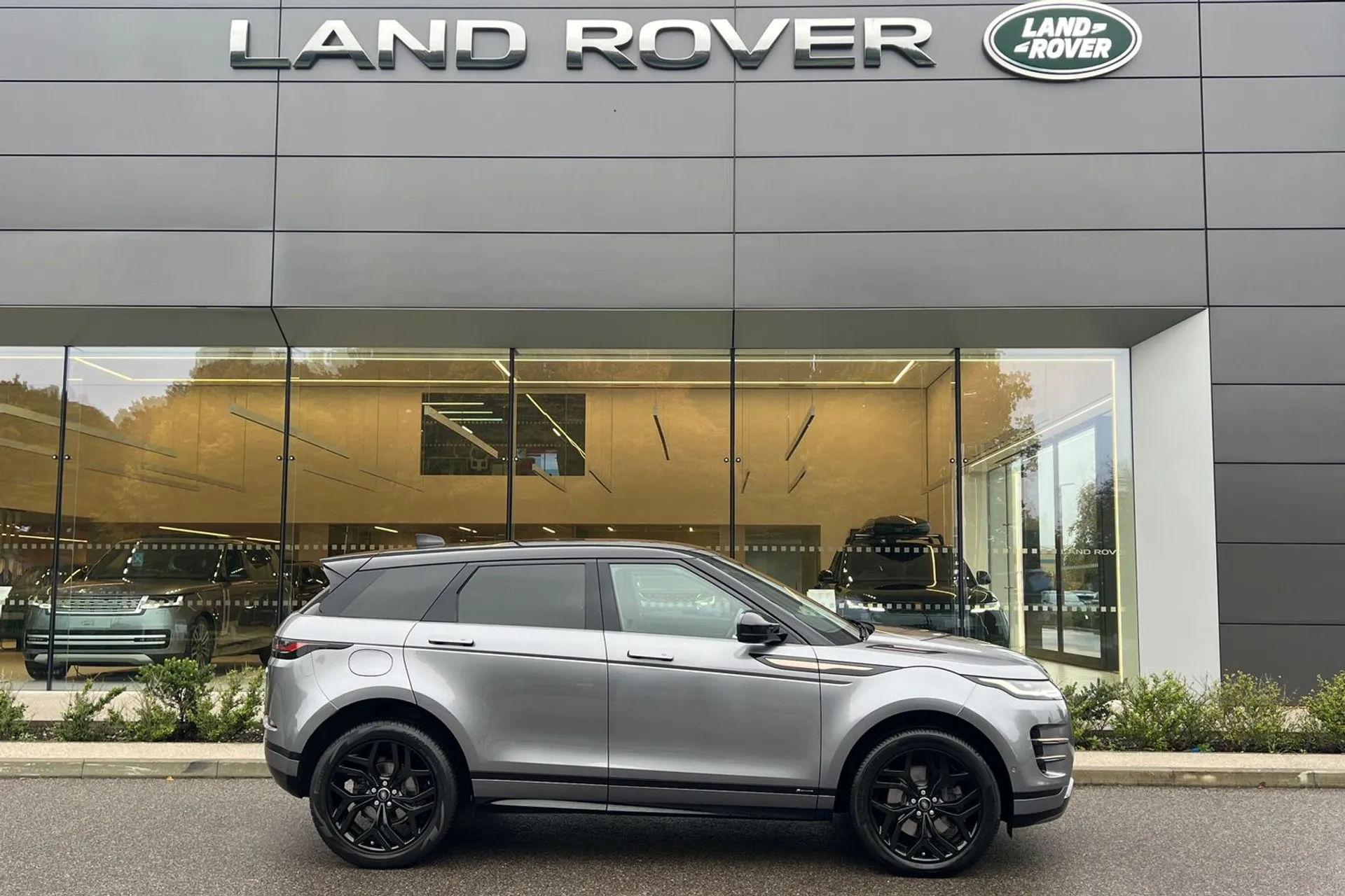 LAND ROVER RANGE ROVER EVOQUE thumbnail image number 2