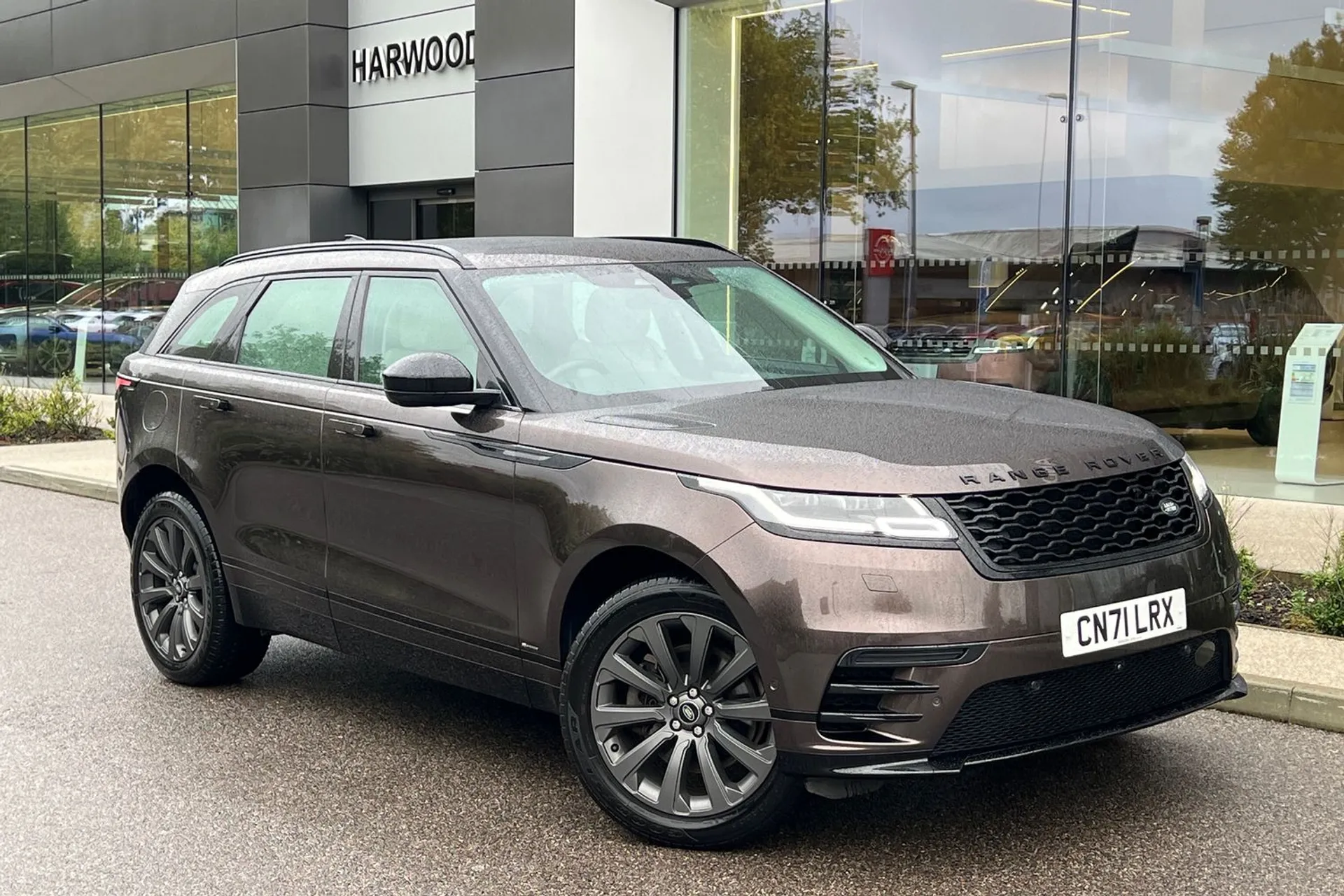 LAND ROVER RANGE ROVER VELAR focused image