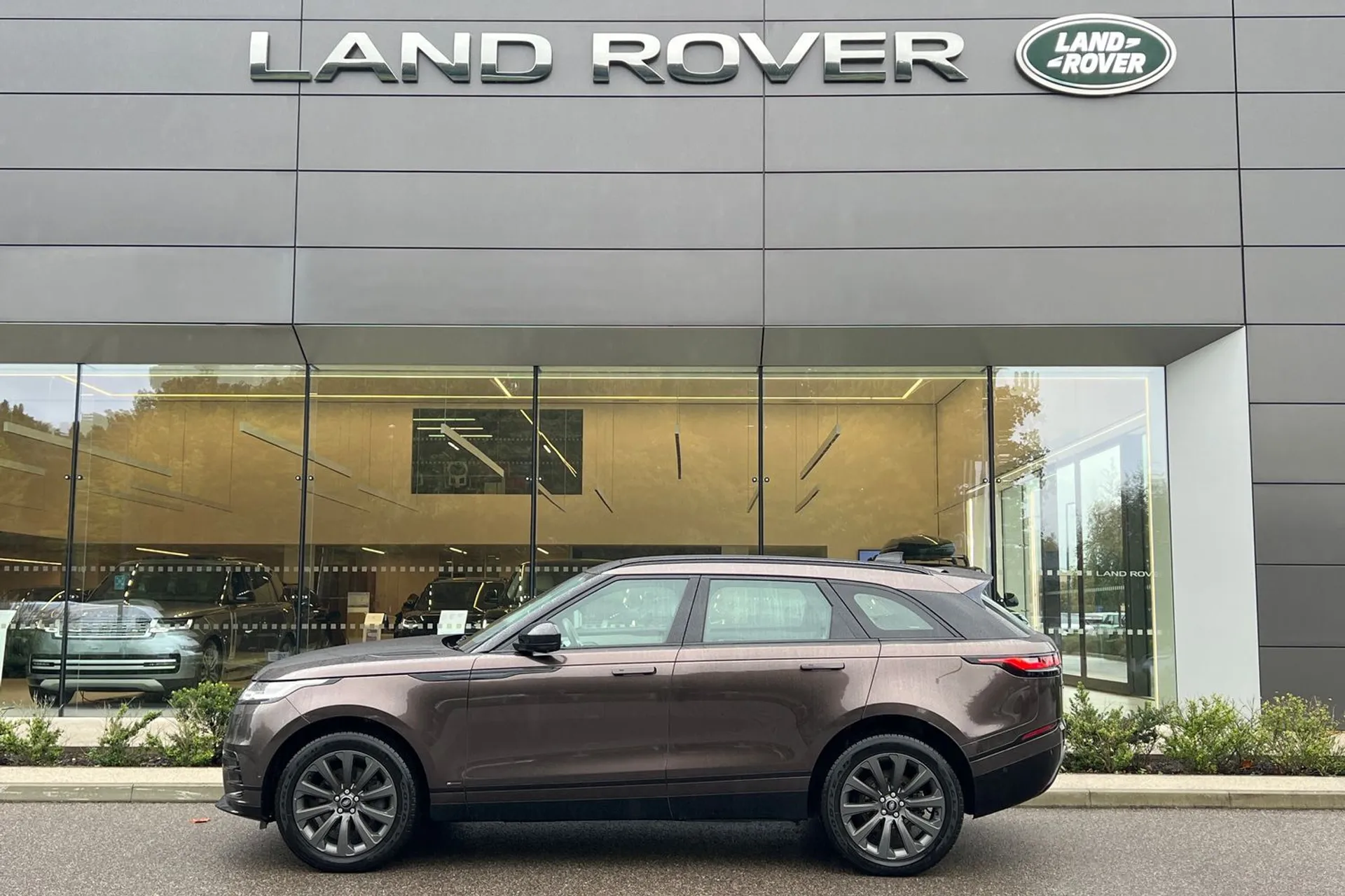 LAND ROVER RANGE ROVER VELAR thumbnail image number 8