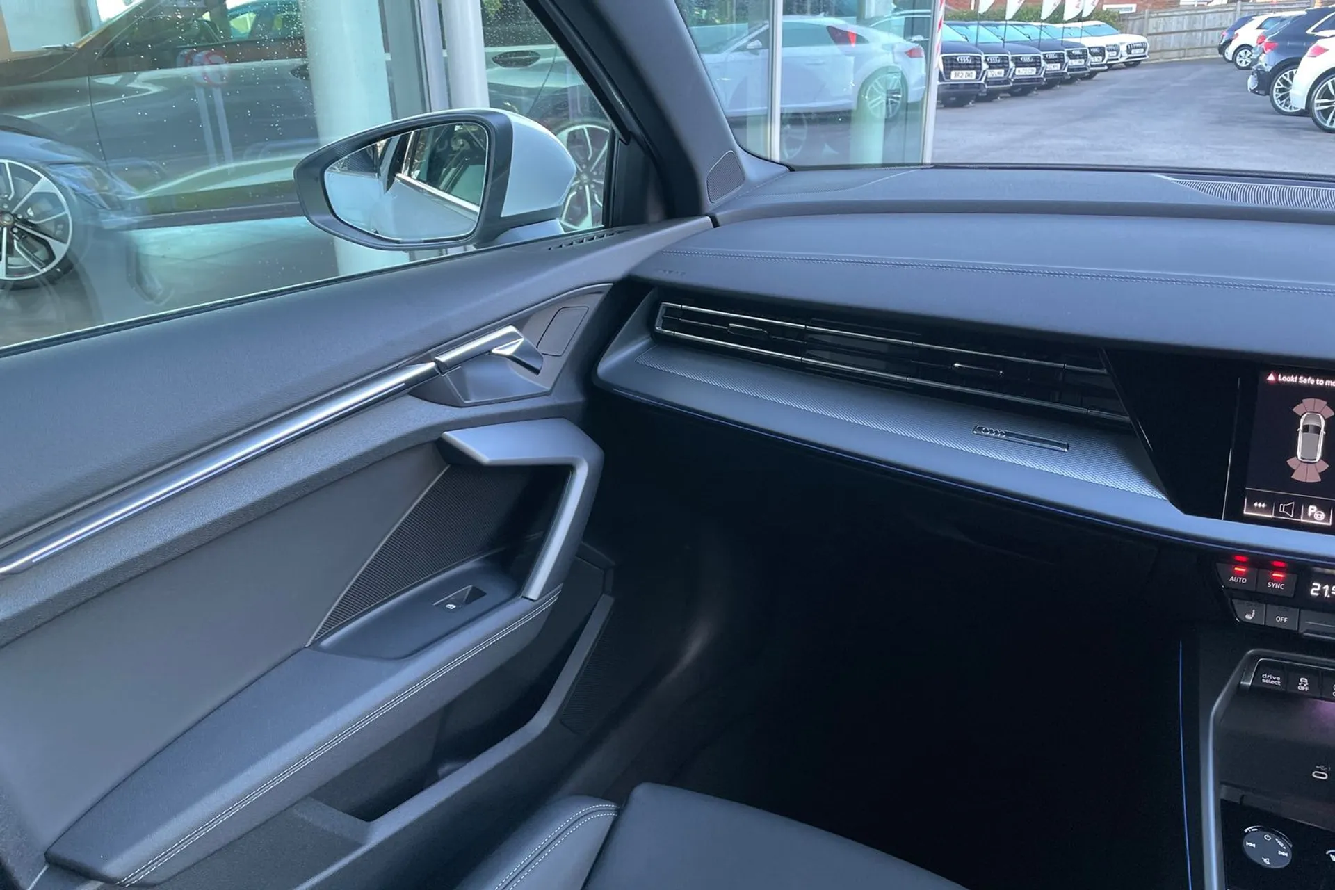 Audi A3 thumbnail image number 32