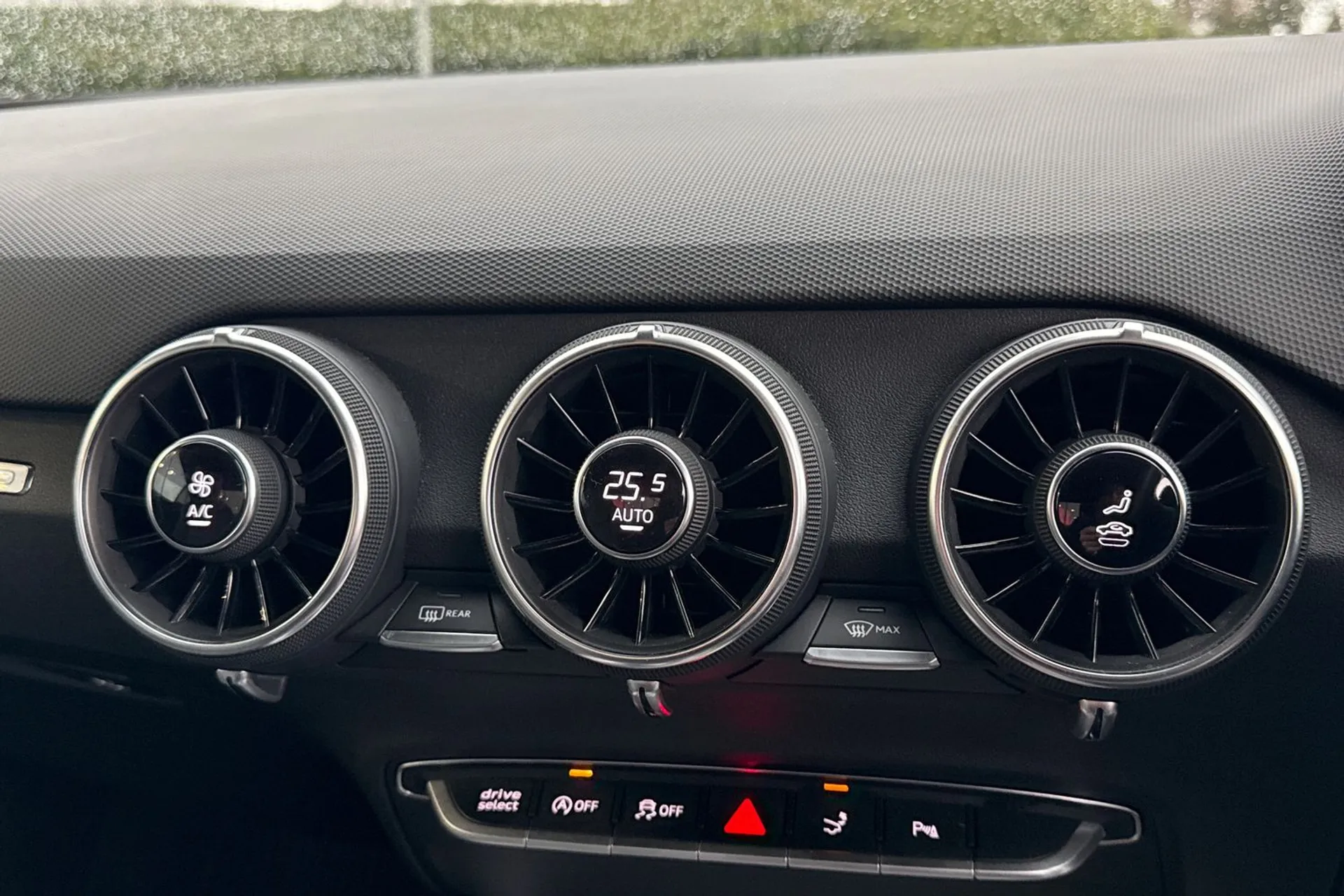 Audi TT thumbnail image number 14