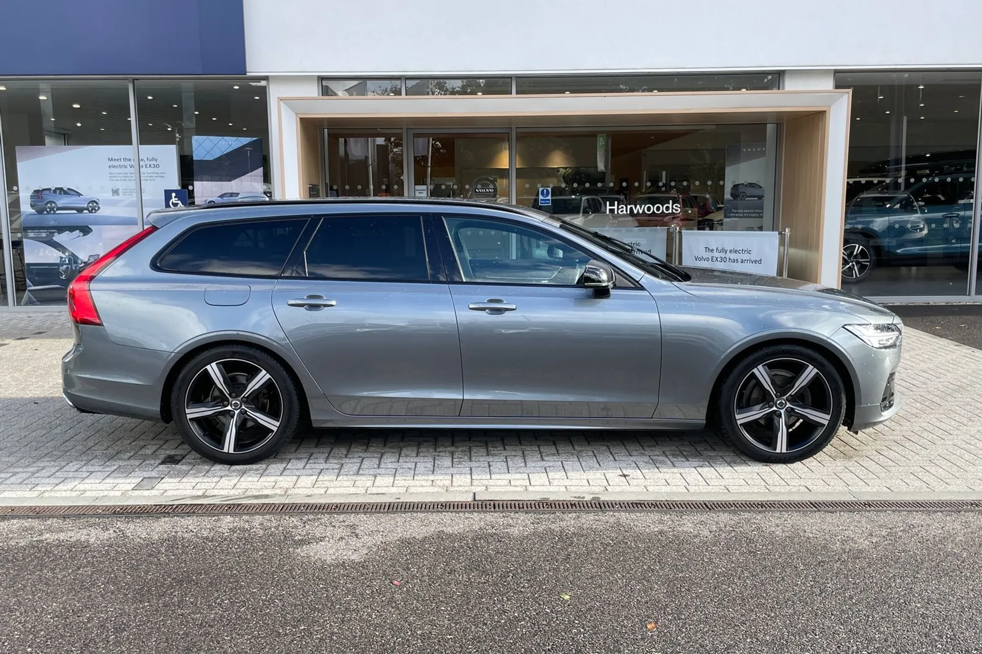 Volvo V90 thumbnail image number 2