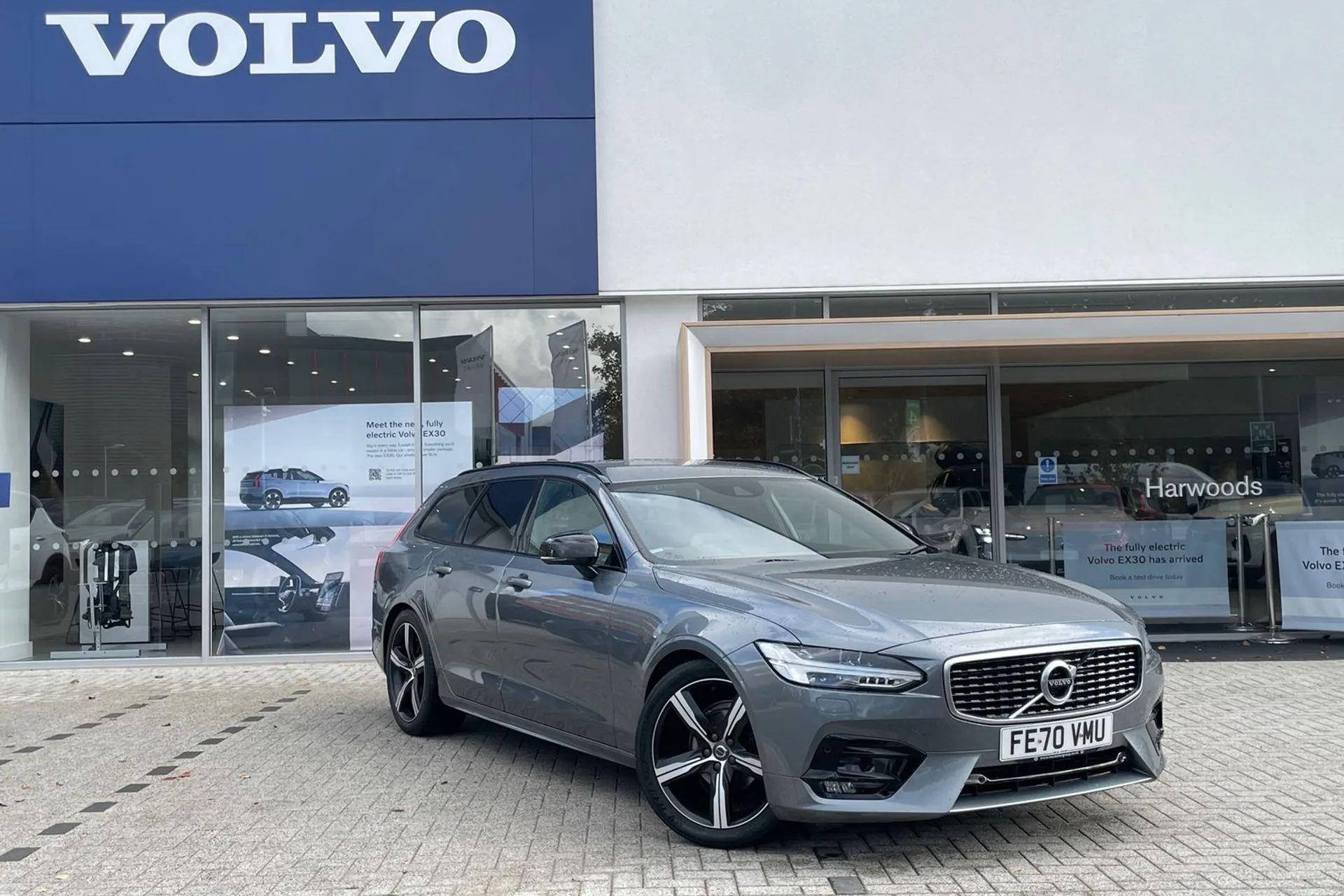 Volvo V90 focused image