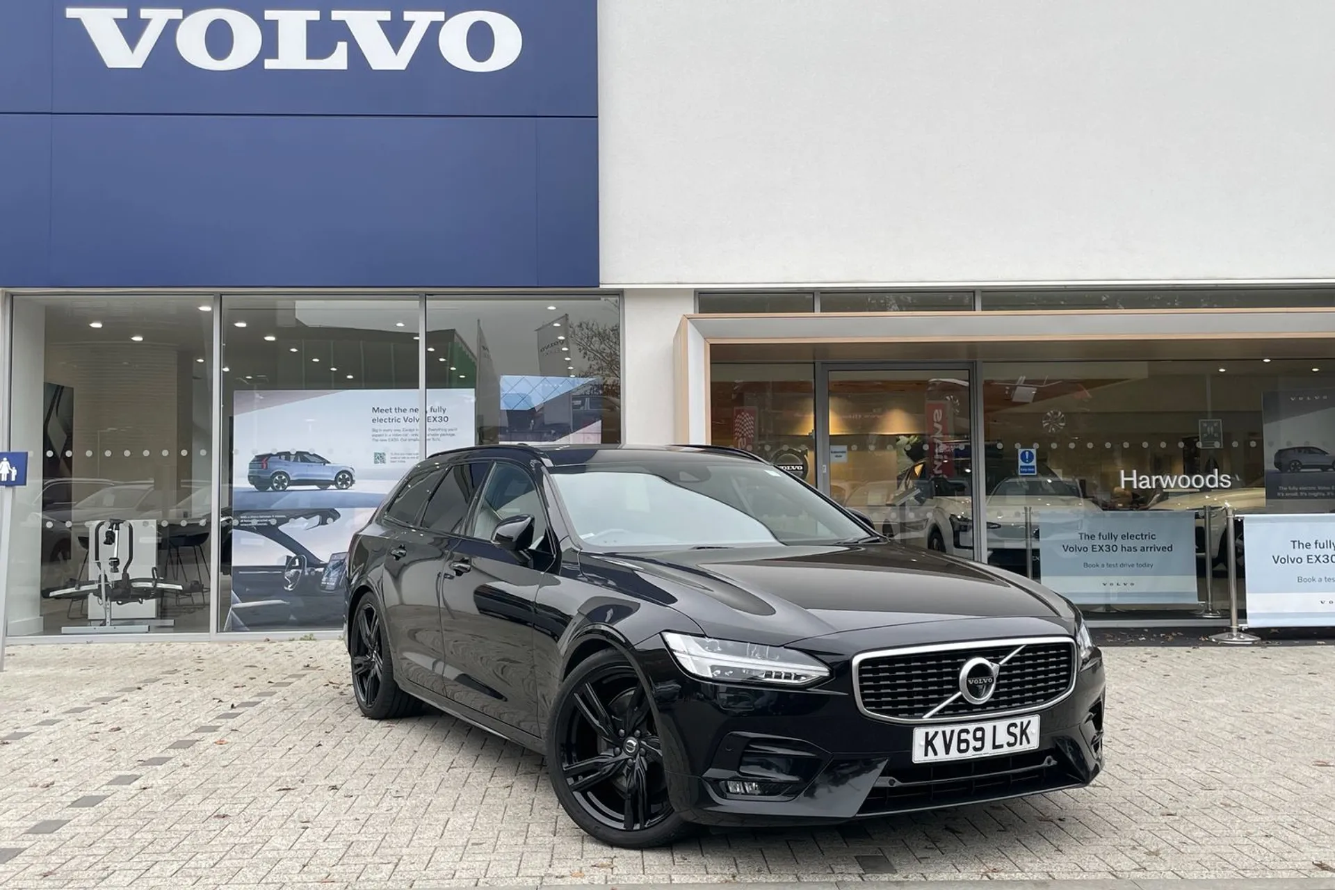 Volvo V90 focused image