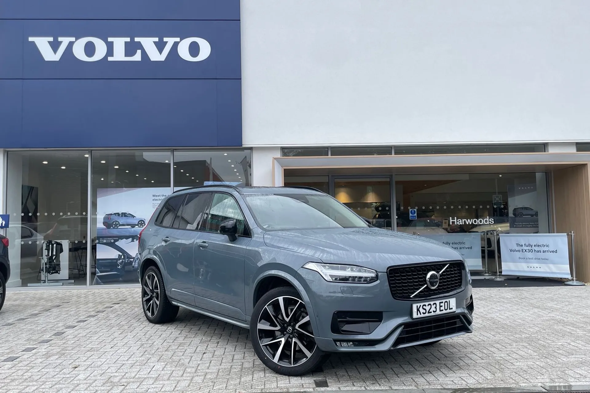 Volvo XC90 focused image