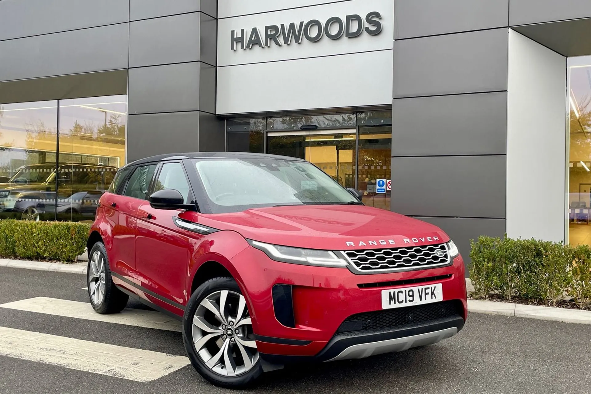 LAND ROVER RANGE ROVER EVOQUE focused image