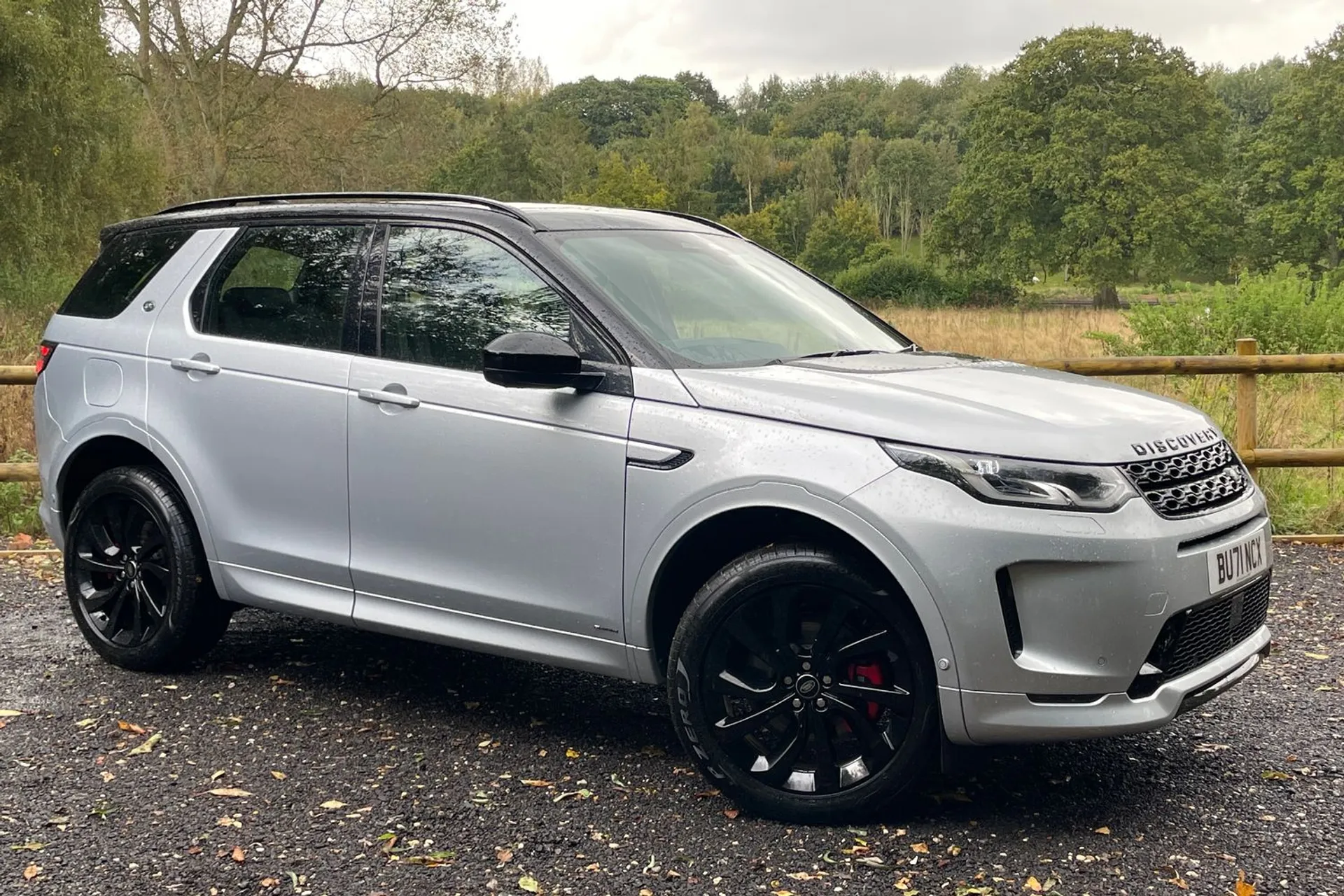 LAND ROVER DISCOVERY SPORT focused image