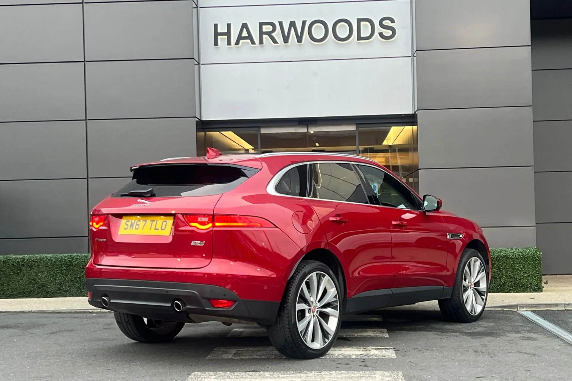 Jaguar F-PACE thumbnail image number 7