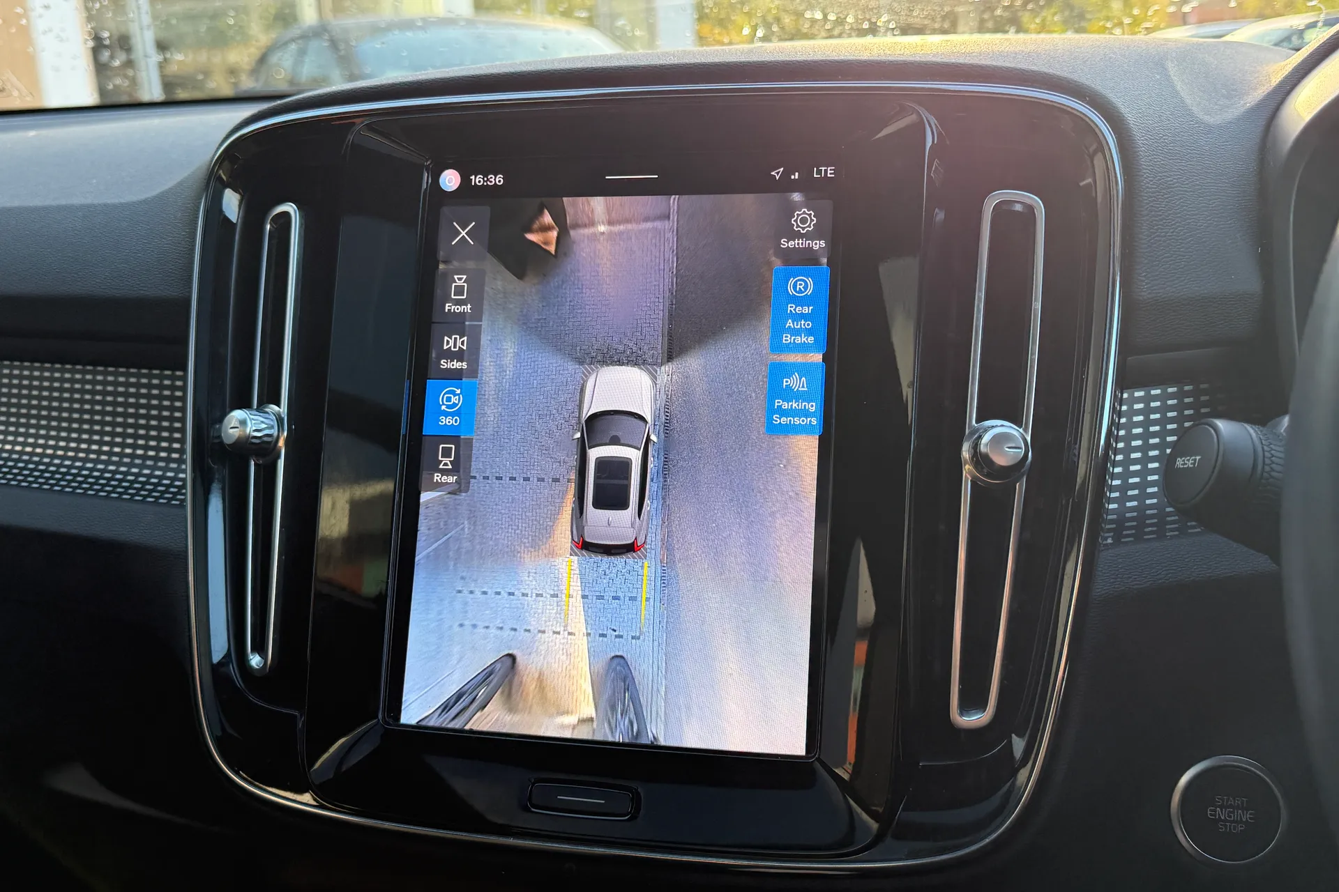 Volvo XC40 thumbnail image number 4