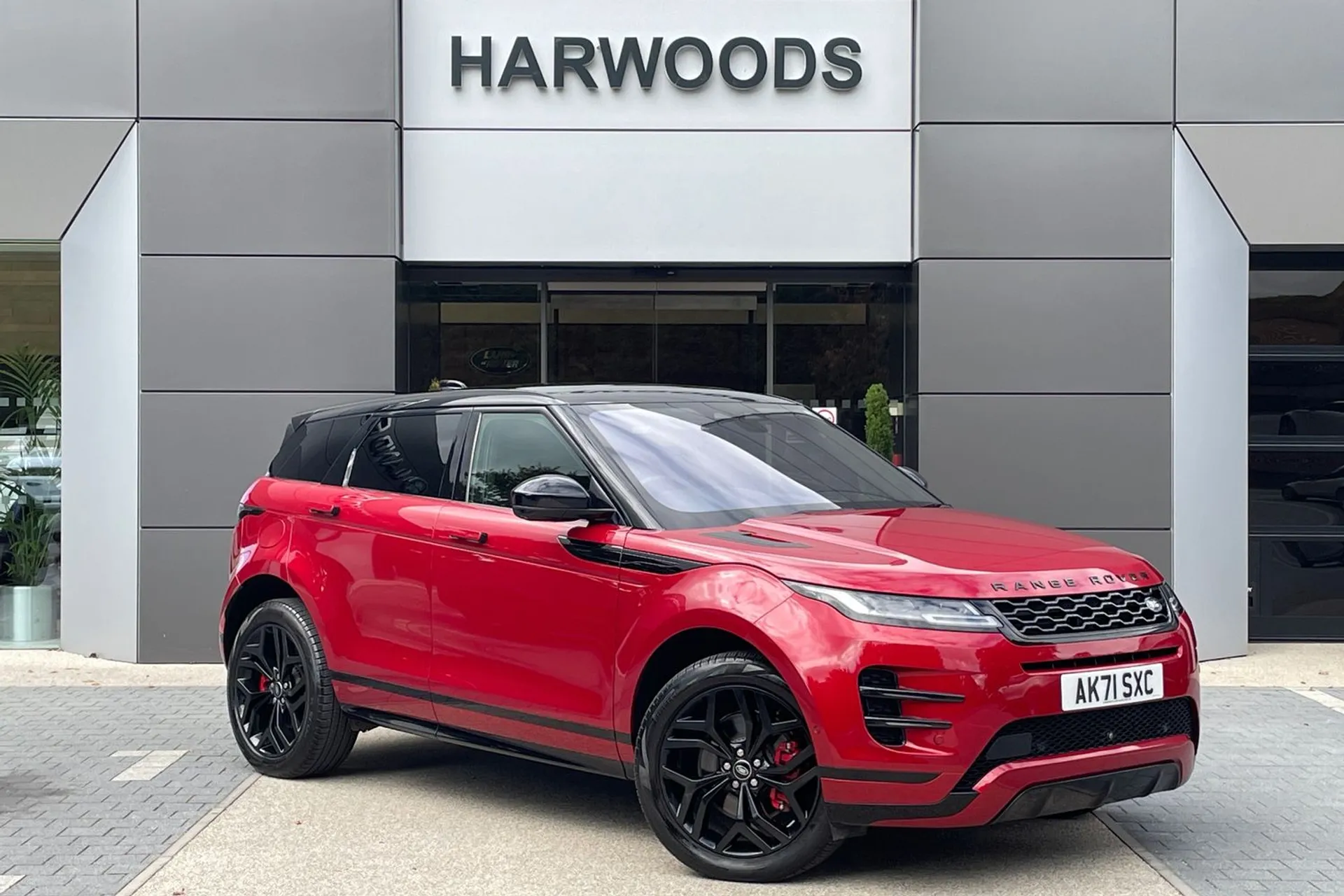 LAND ROVER RANGE ROVER EVOQUE focused image