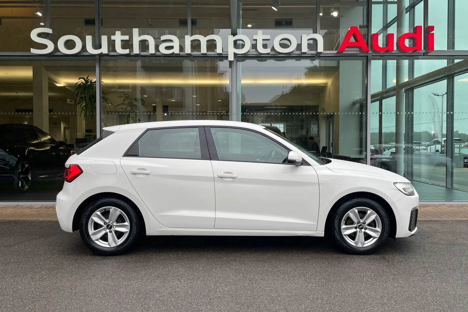 Audi A1 thumbnail image number 2