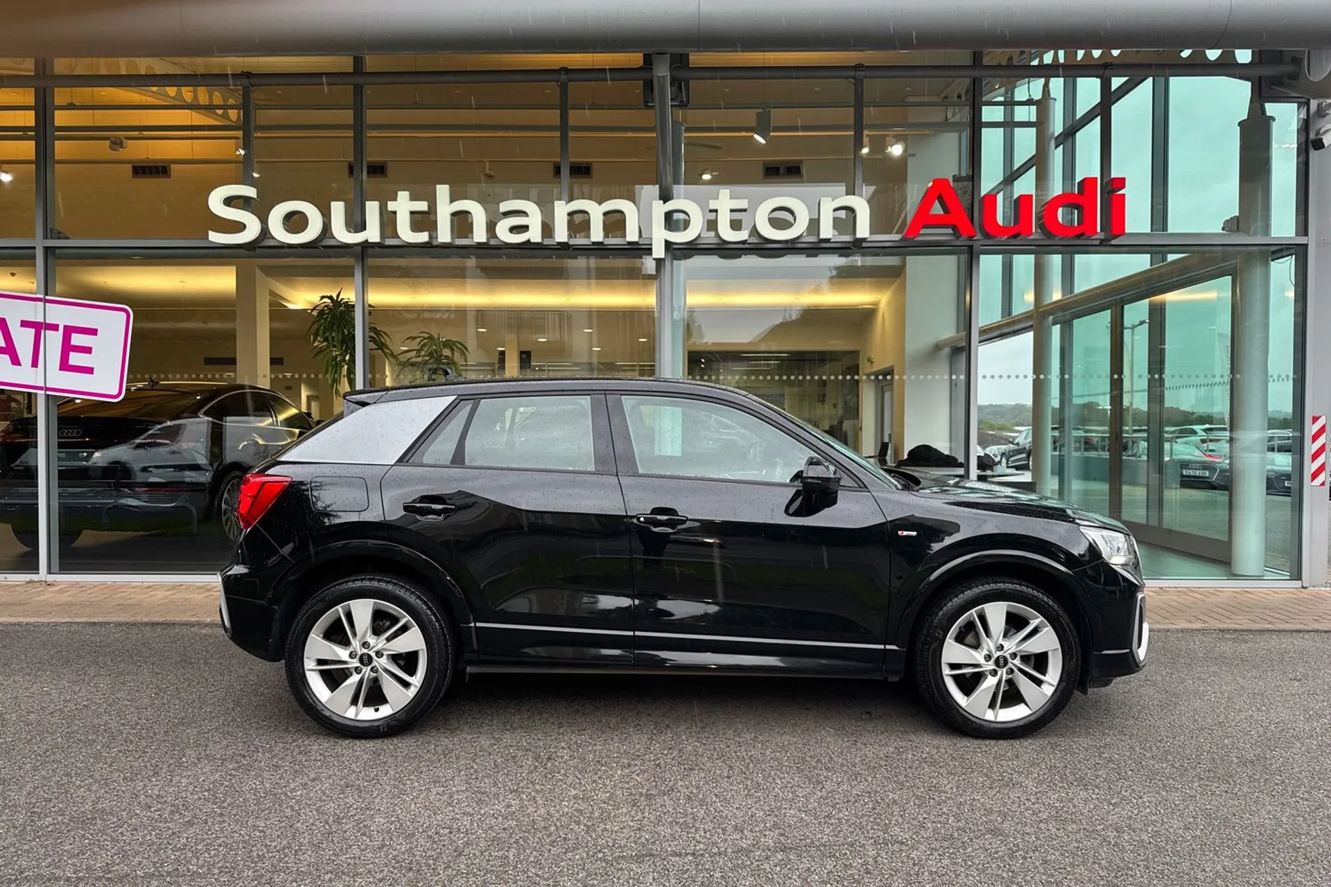 Audi Q2 thumbnail image number 2