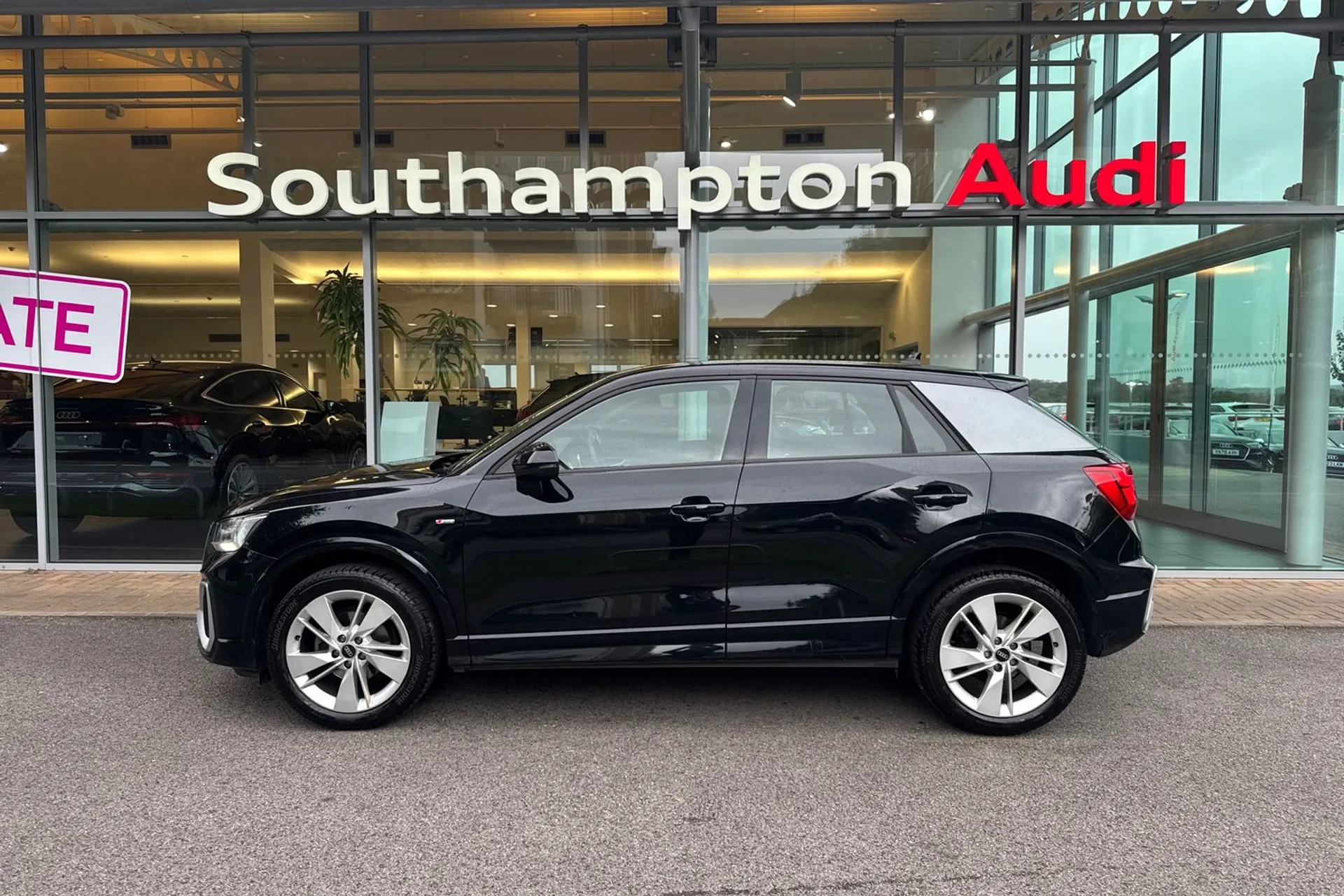 Audi Q2 thumbnail image number 8