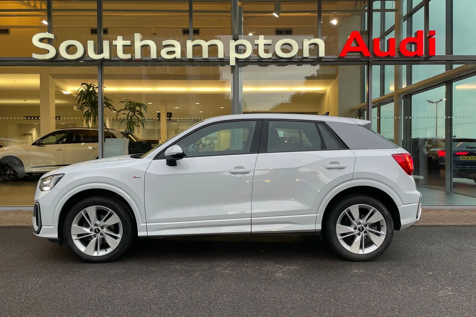 Audi Q2 thumbnail image number 9