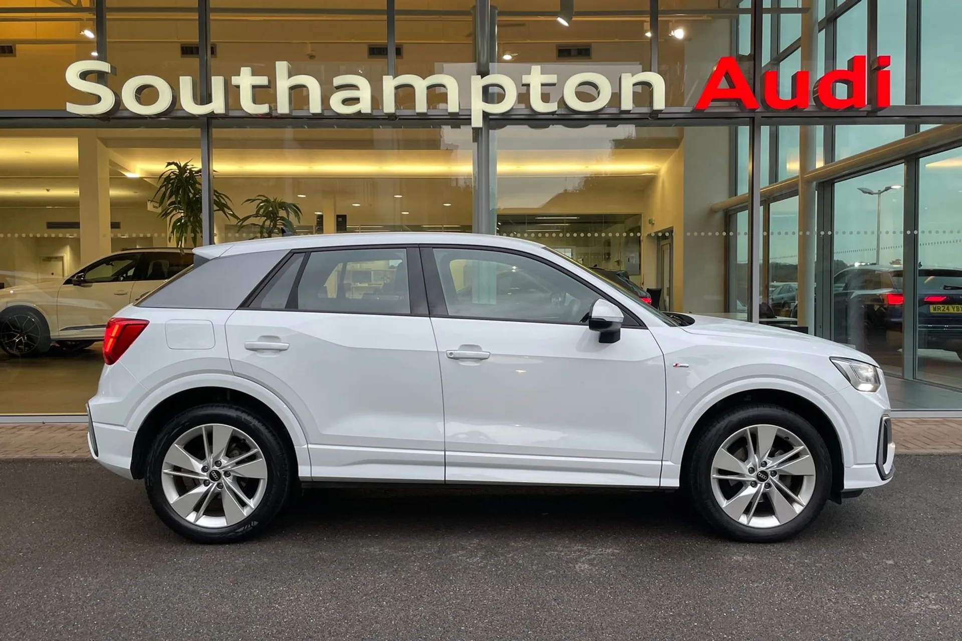 Audi Q2 thumbnail image number 2