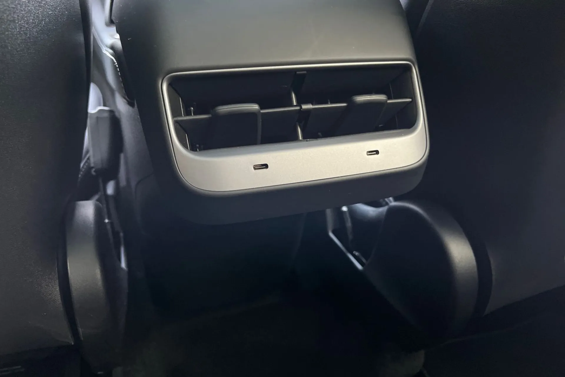 TESLA MODEL Y thumbnail image number 47